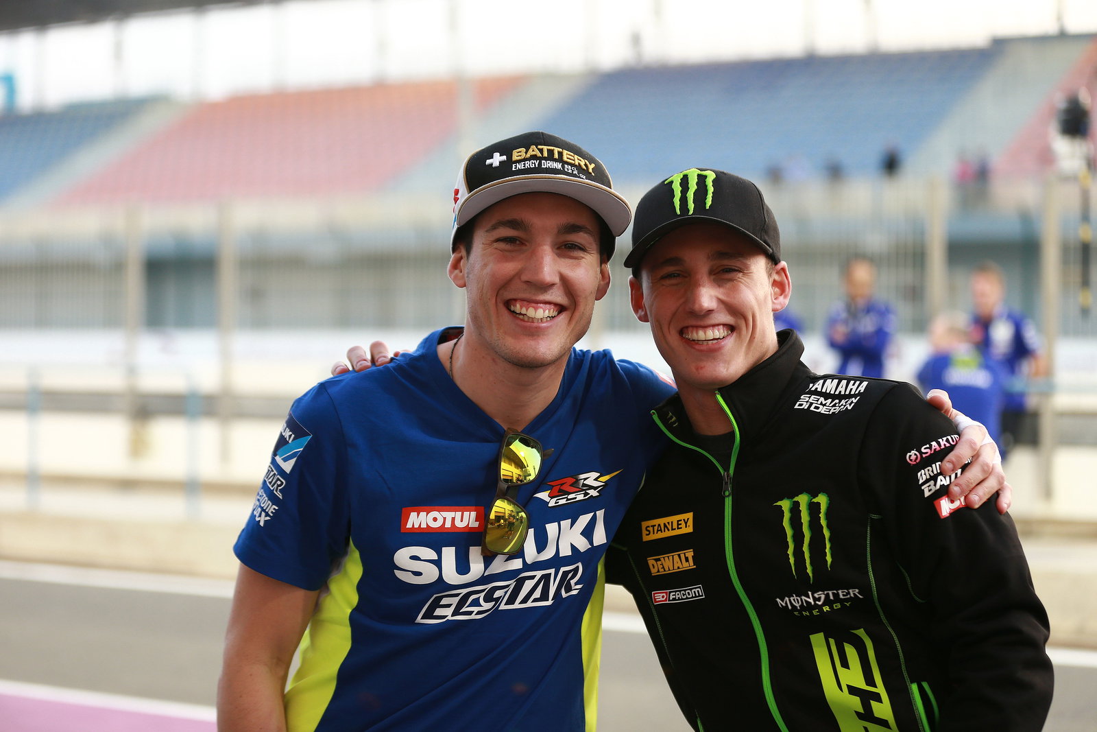 MotoGP Le Mans: Lorenzo holds off Rossi at Le Mans