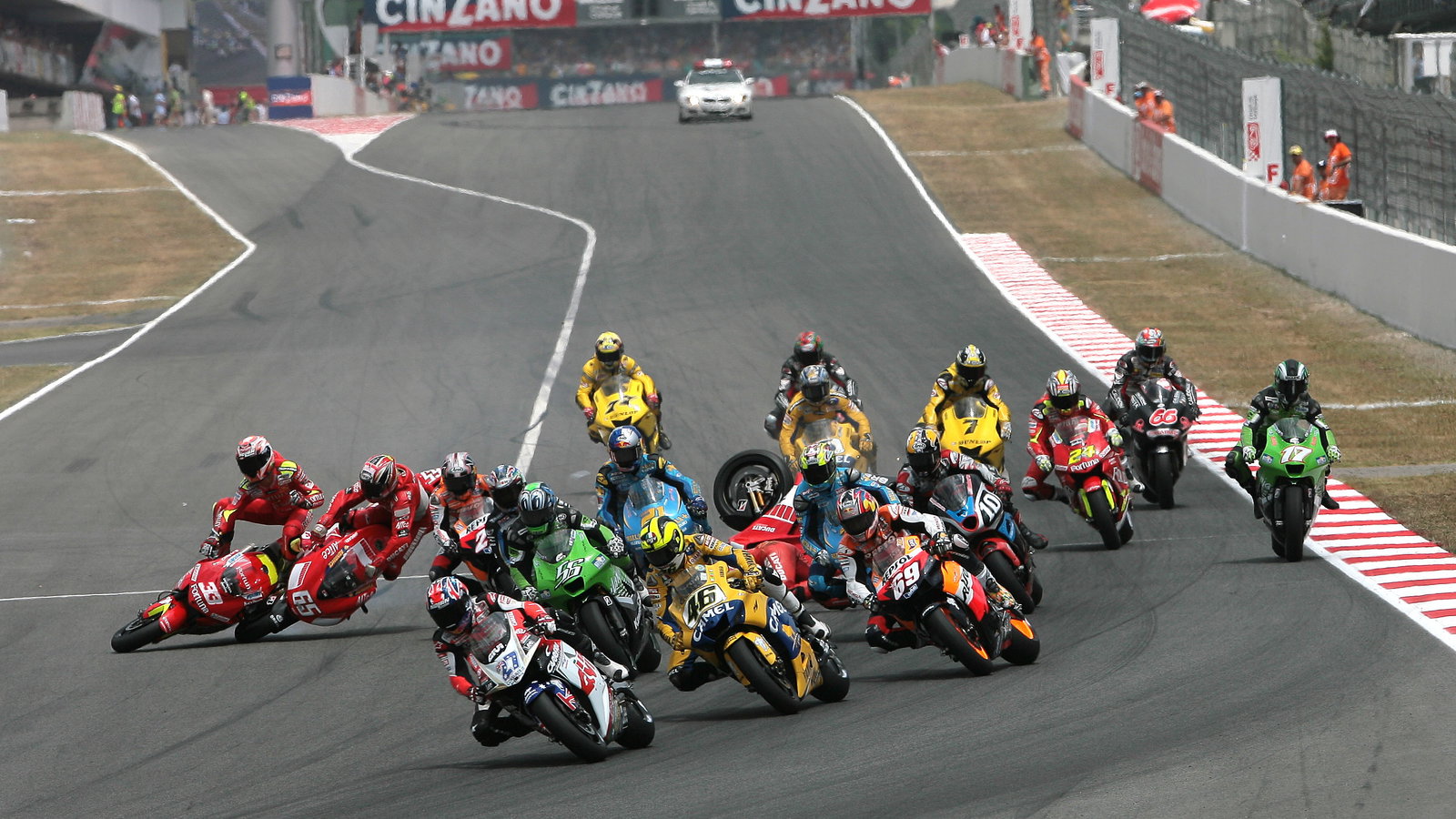First turn crash, Catalunya MotoGP, 2006