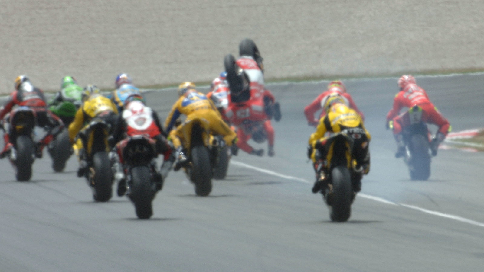 Gibernau flips at start of first corner crash, Catalunya MotoGP Race 2006
