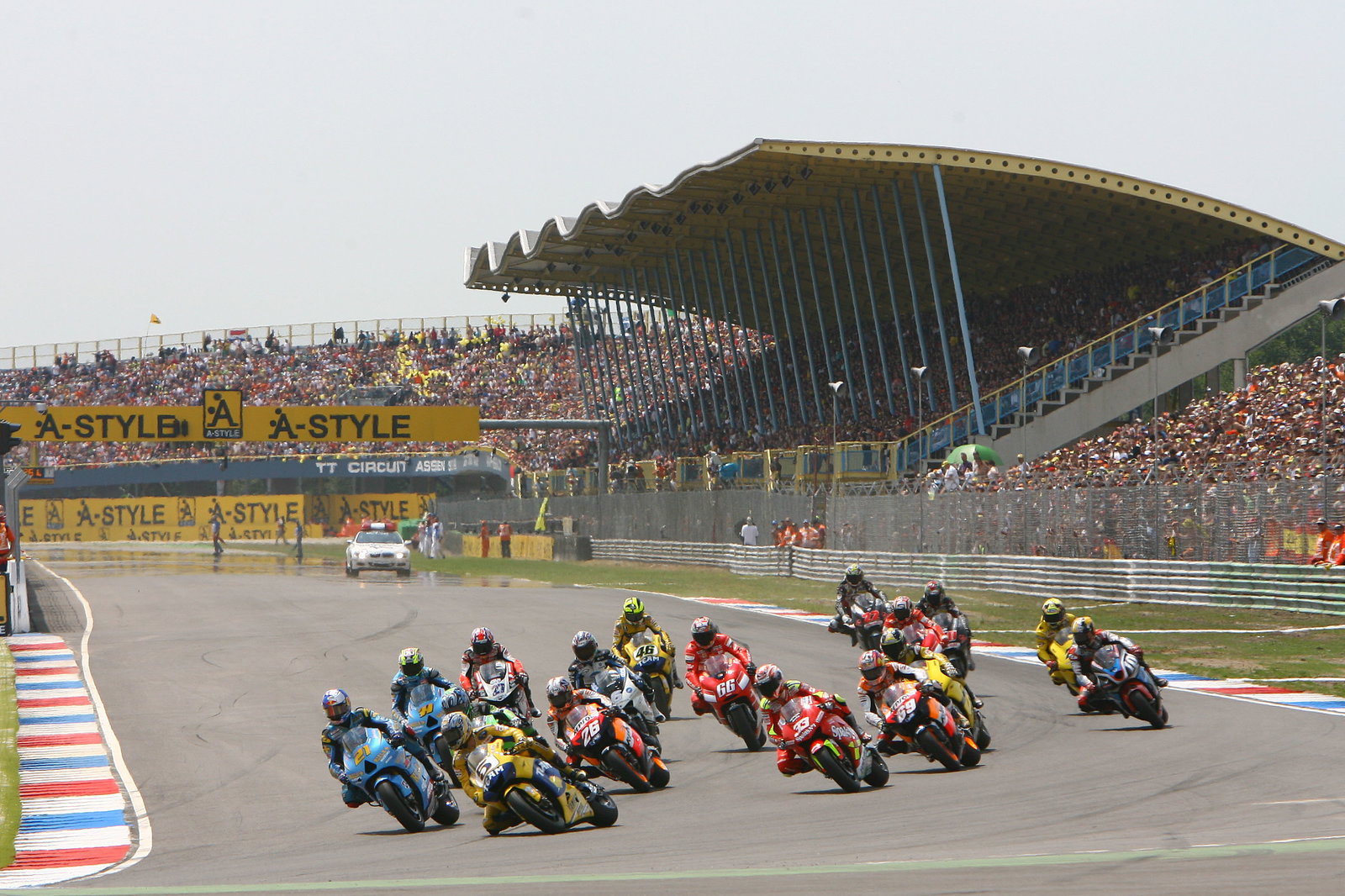 Edwards leads at start, Dutch MotoGP, 2006