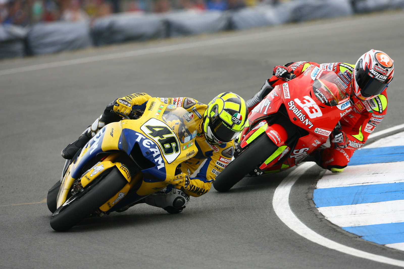 Rossi and Melandri fight for second, British MotoGP 2006