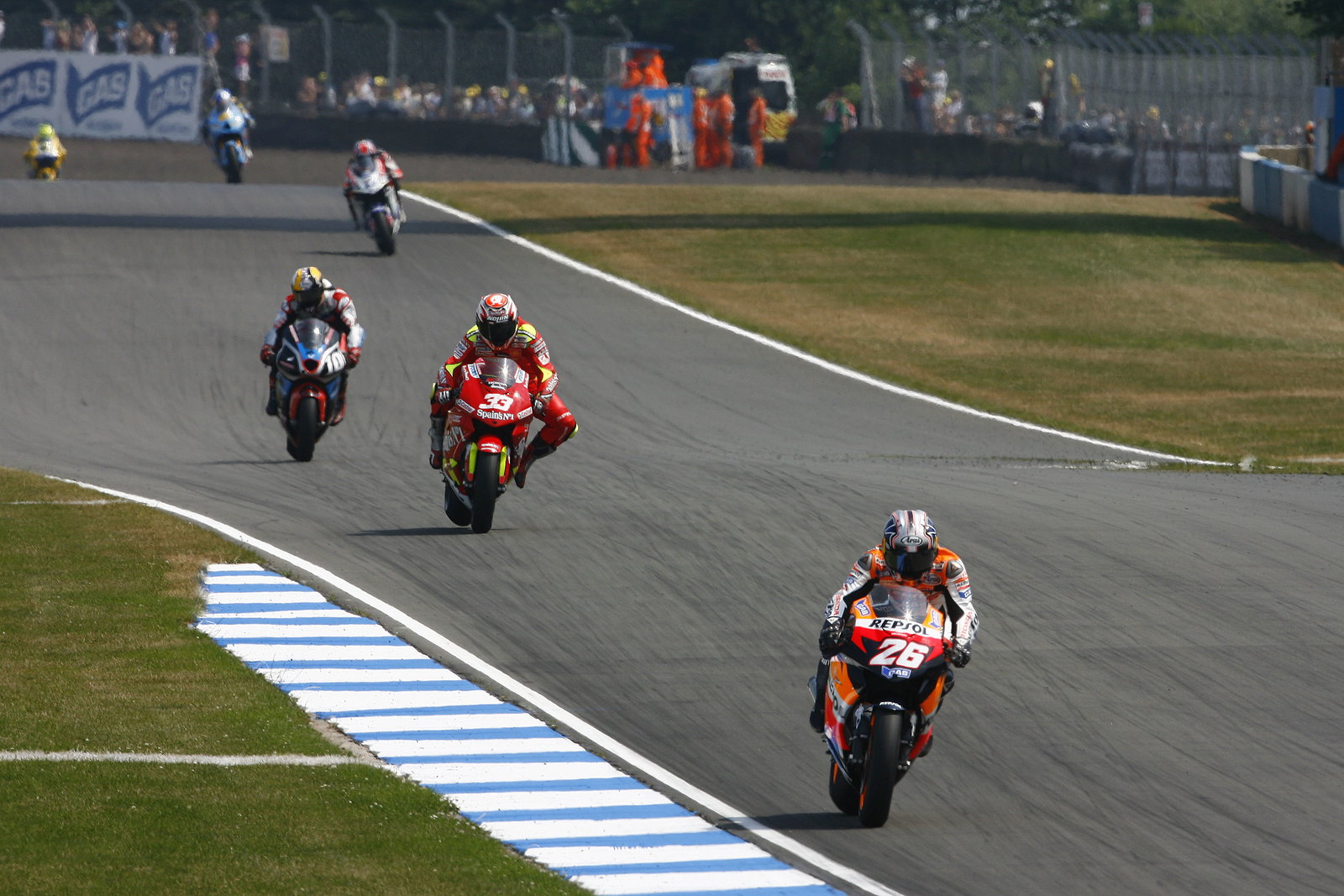 Pedrosa leads, British MotoGP Race 2006
