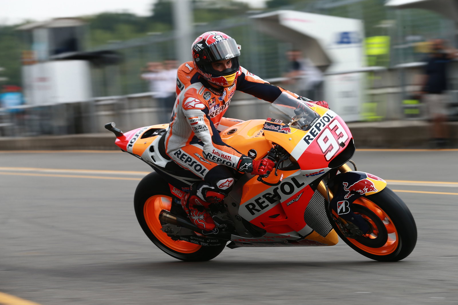 MotoGP Silverstone: Marquez 'changing riding style', working for 2016
