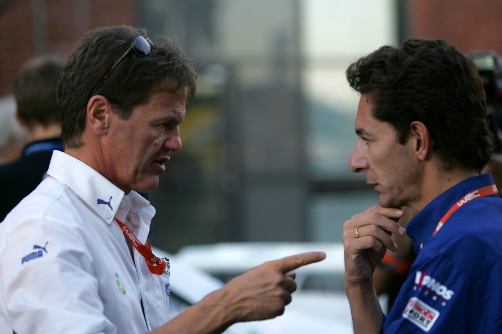 BP Ford boss, Malcolm Wilson chats to Kronos Citroen boss, Marc van Dalen World Rally of Finland, Wo
