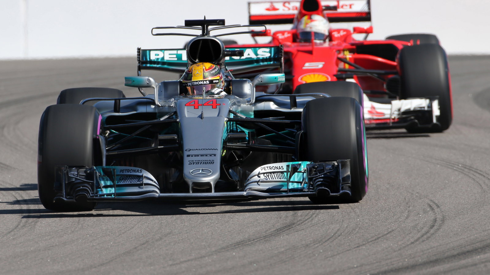 29.04.2017 - Qualifying, Lewis Hamilton (GBR) Mercedes AMG F1 W08 and Sebastian Vettel (GER) Scuderi
