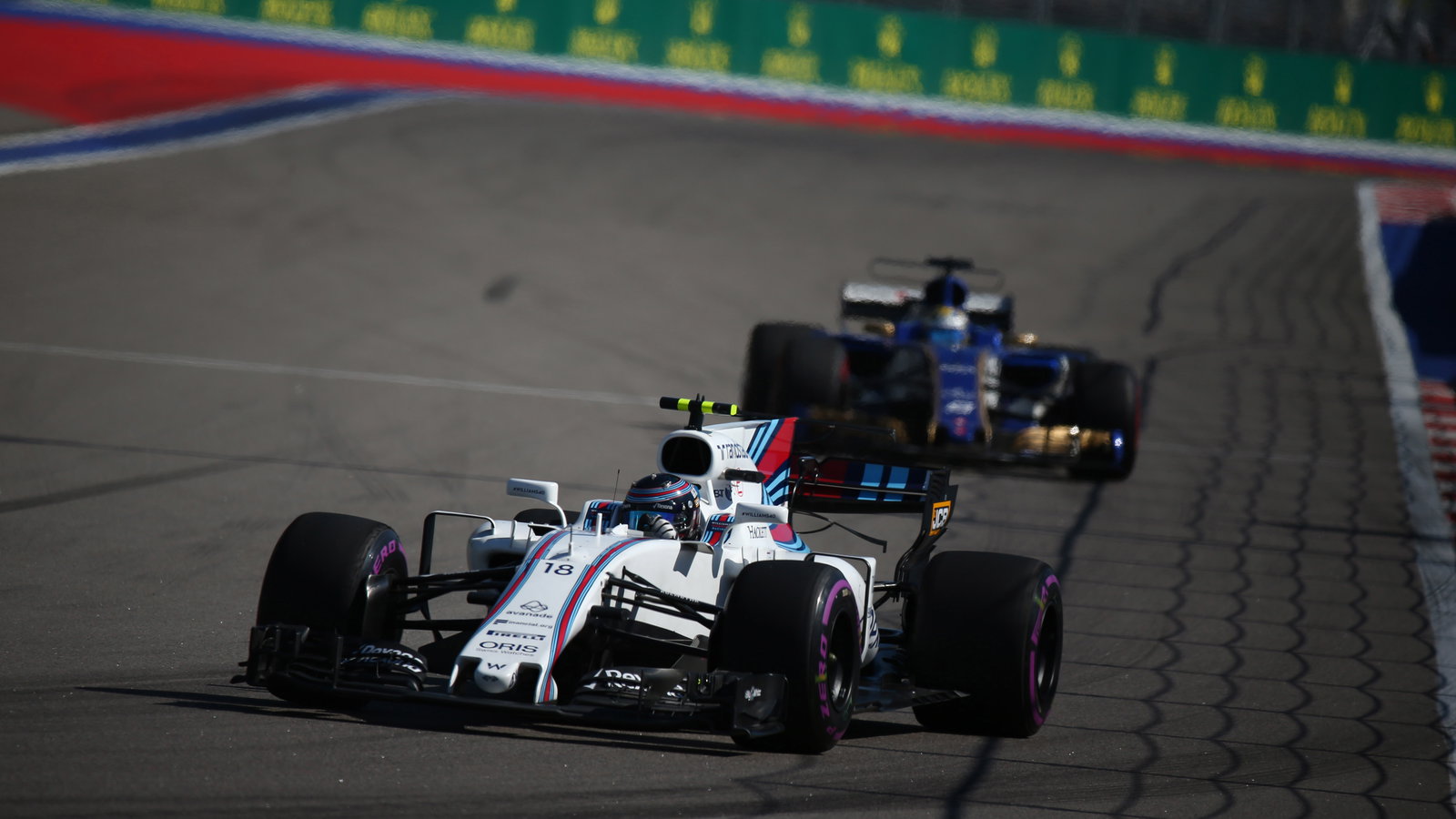 30.04.2017 - Race, Lance Stroll (CDN) Williams FW40 and Pascal Wehrlein (GER) Sauber C36