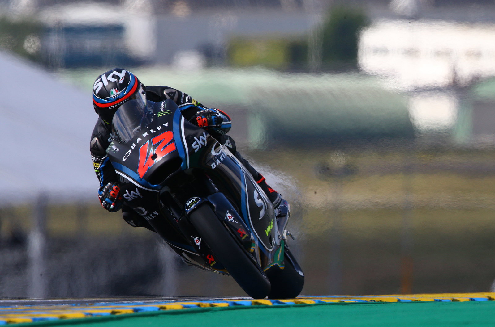 Moto2 Le Mans: Morbidelli keeps Bagnaia at bay for victory