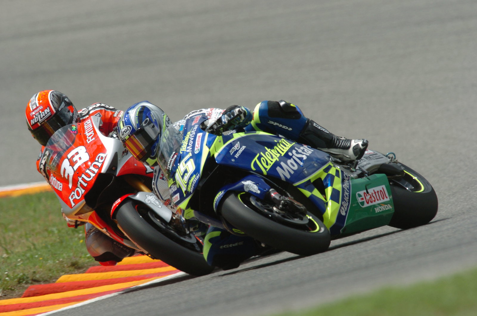Melandri and Gibernau, Italian MotoGP race, 2004