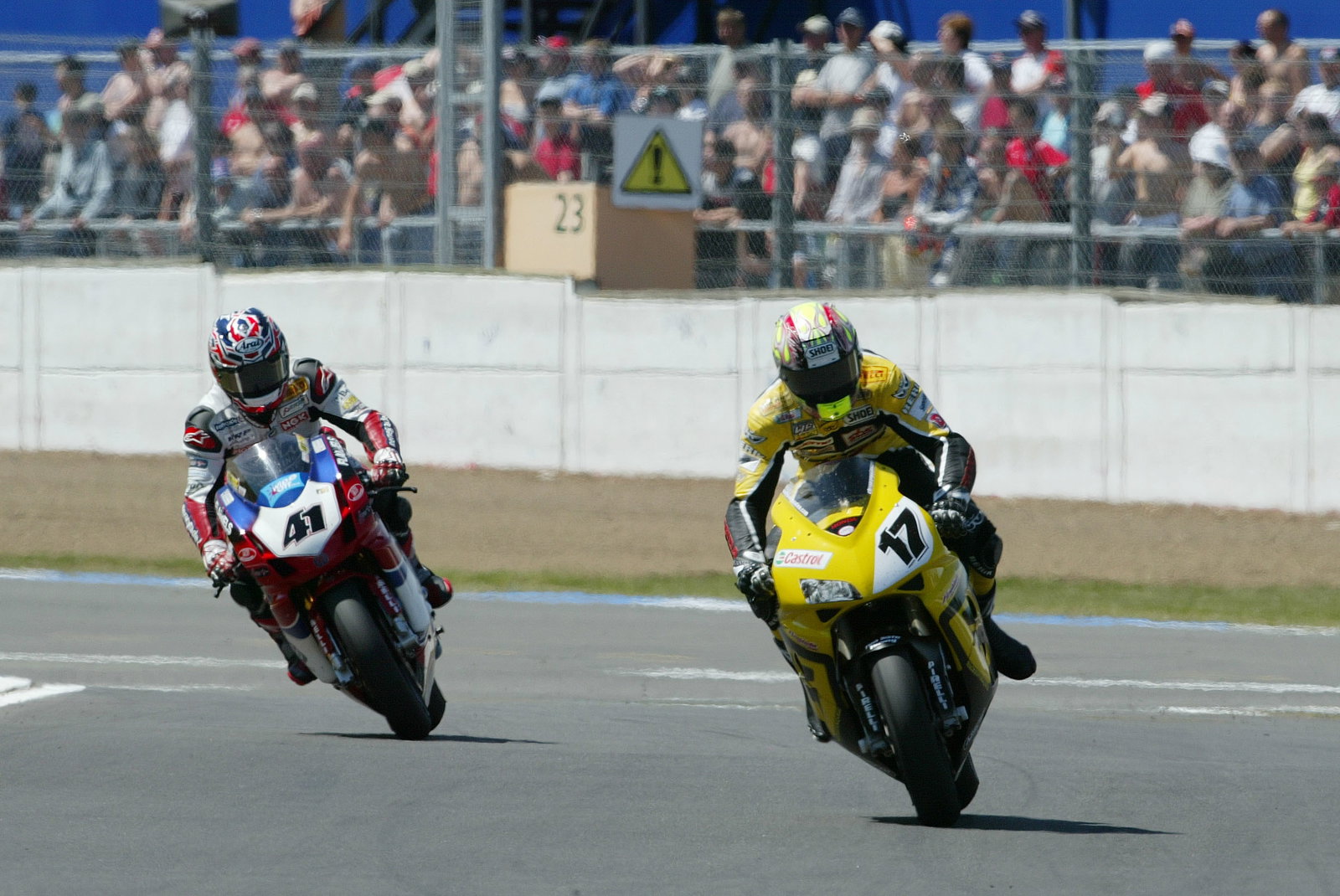 Vermeulen, Haga, WSBK Race 1 Silverstone, 2004