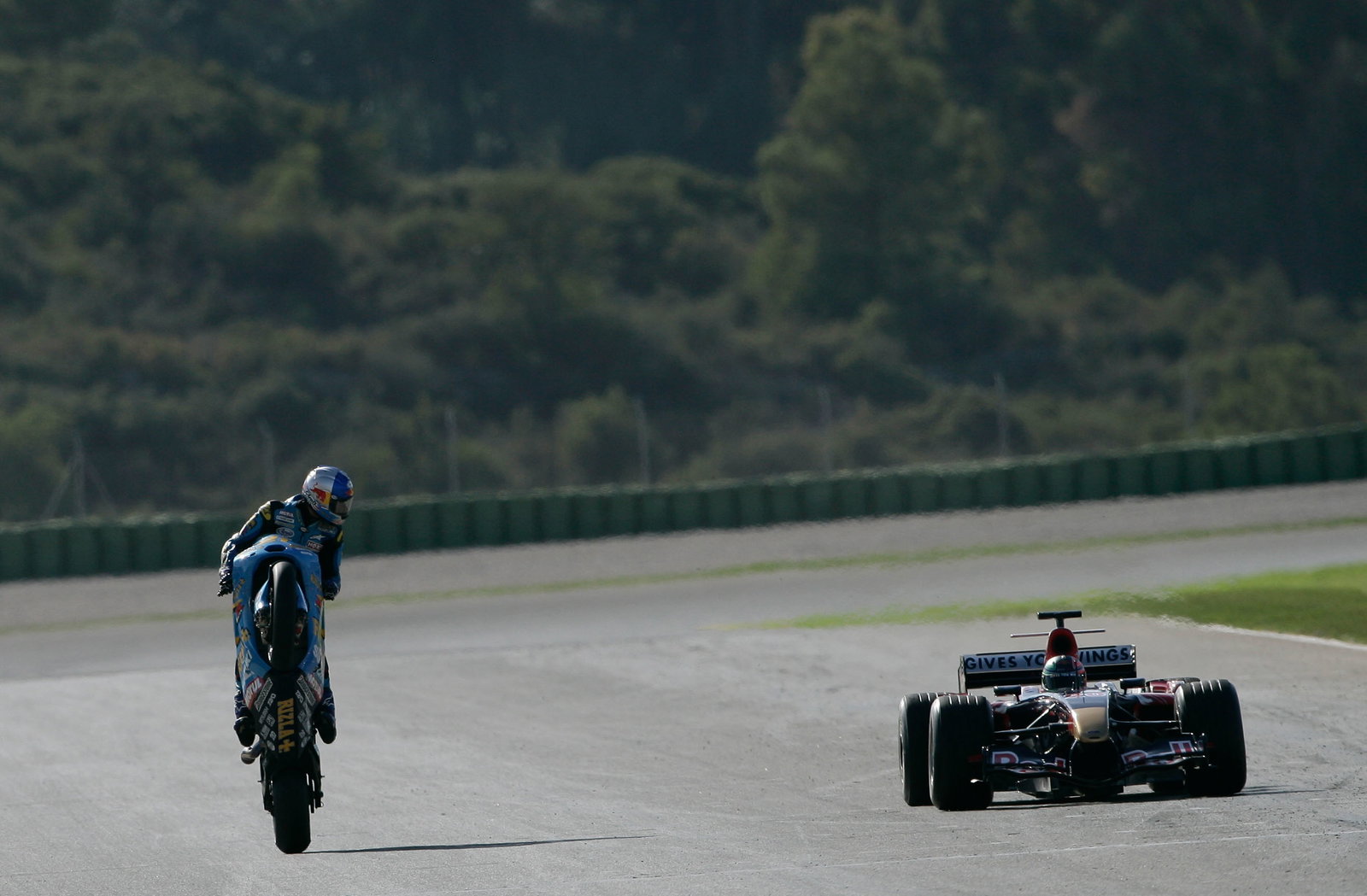 Hopkins and Liuzzi, Valencia F1/MotoGP seat swap, 31st Oct 2006