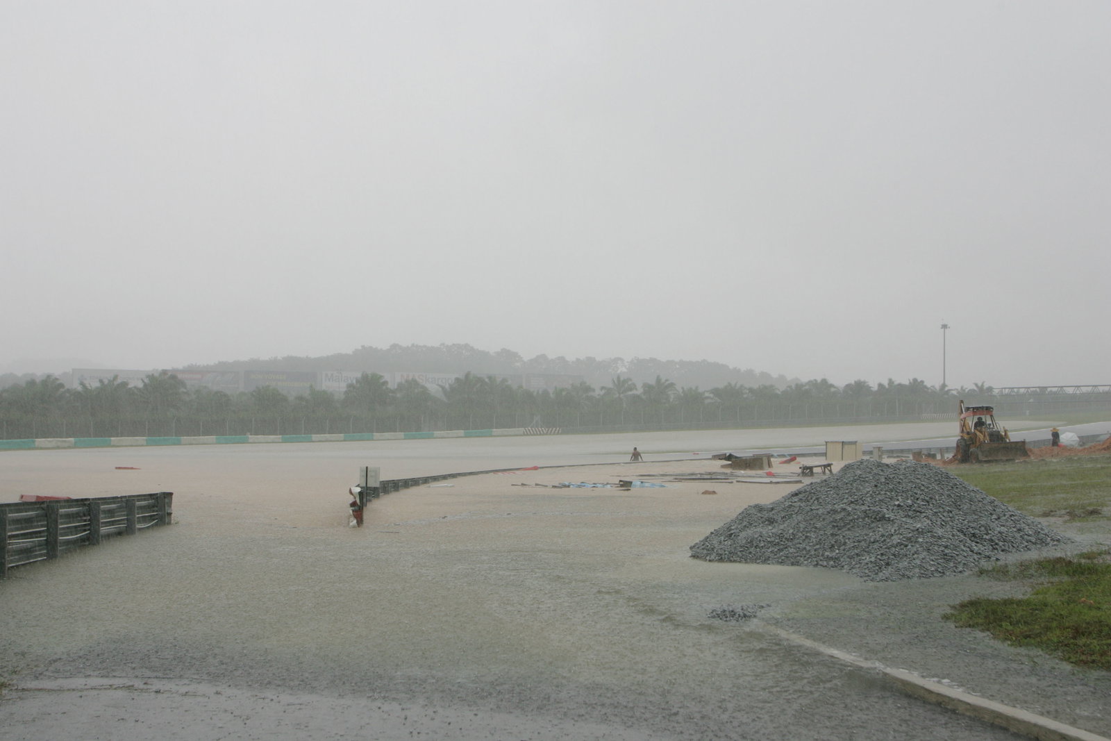 Turn three is flooded, Malaysia MotoGP Test November 2006