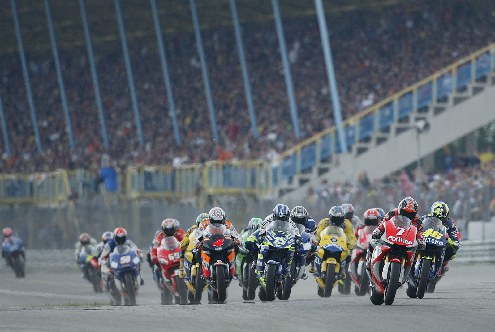 Checa leads at start, Dutch MotoGP race, 2004
