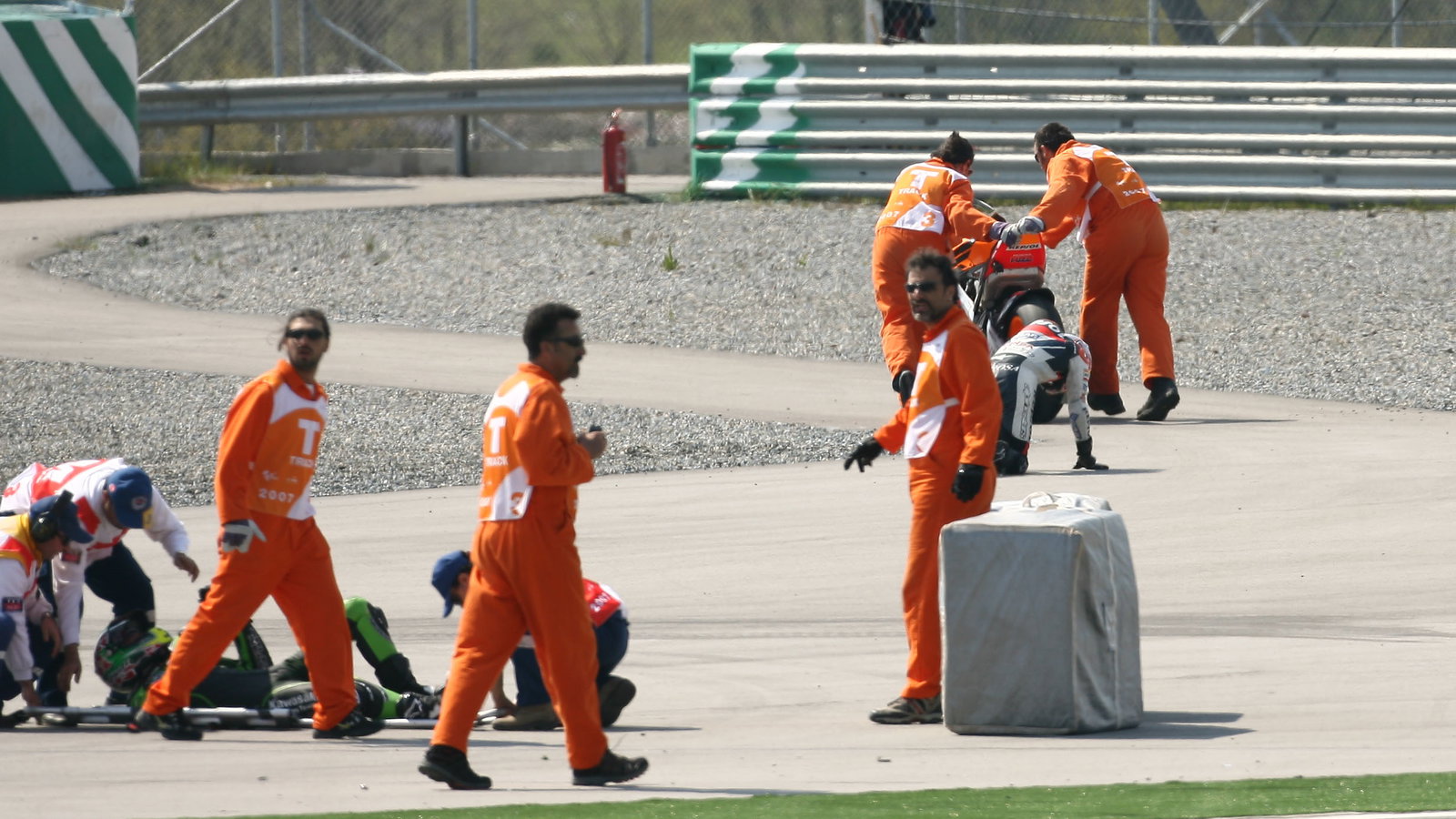 Jacque, Pedrosa after first lap crash, Turkish MotoGP Race 2007