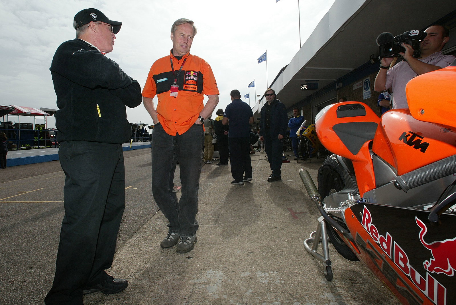 Warren Willing and Kenny Roberts Snr, British MotoGP 2004