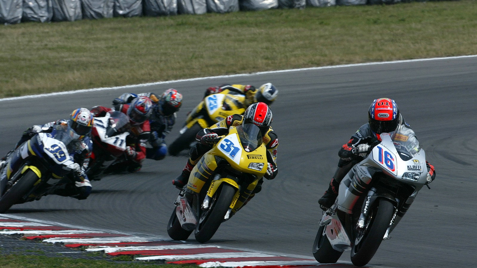 Charpentier leads, Foret about to fall, Brands Hatch WSS, 2004
