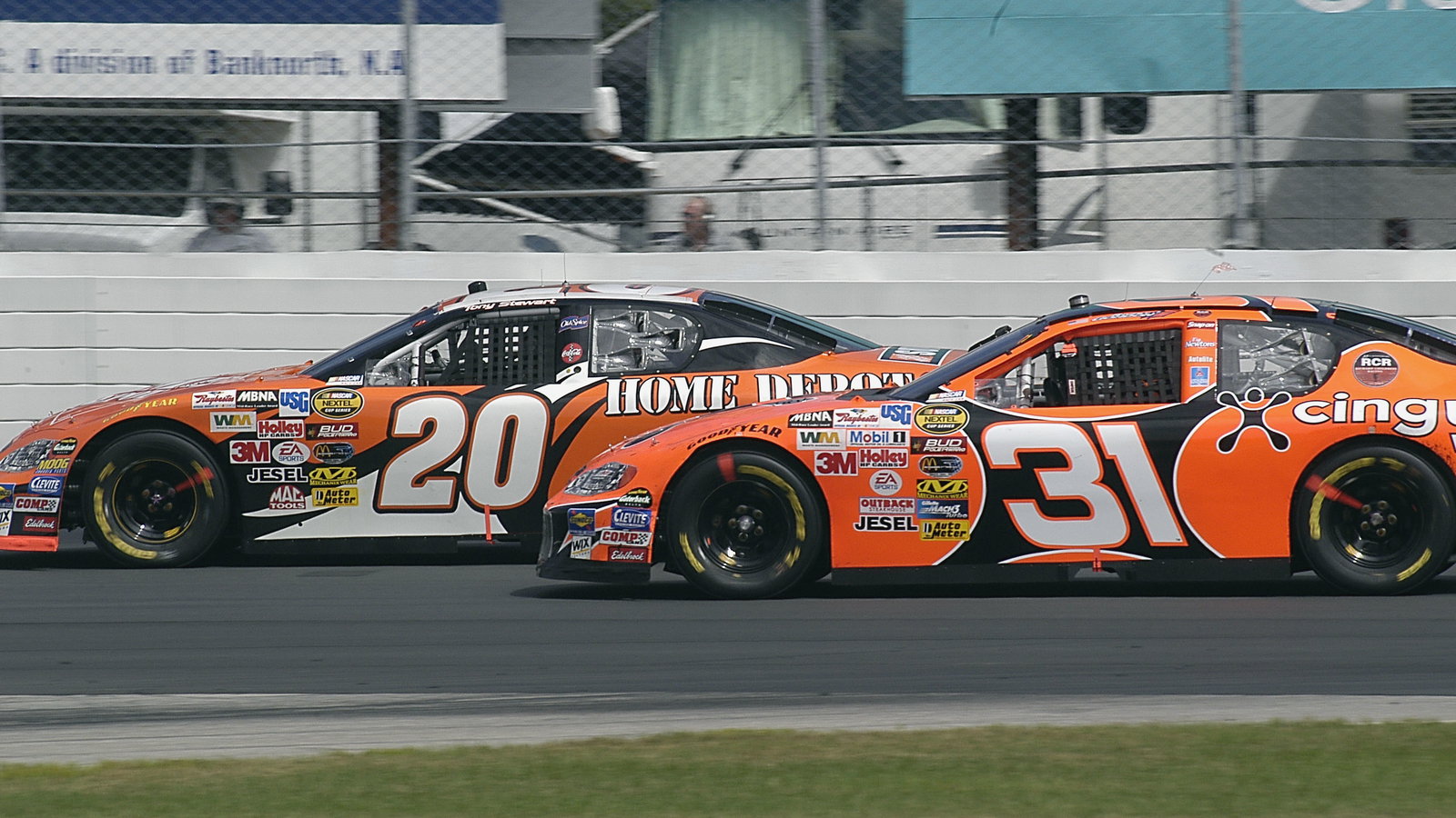 Tony Stewart and Robby Gordon in action at the New Hampshire International Speedway