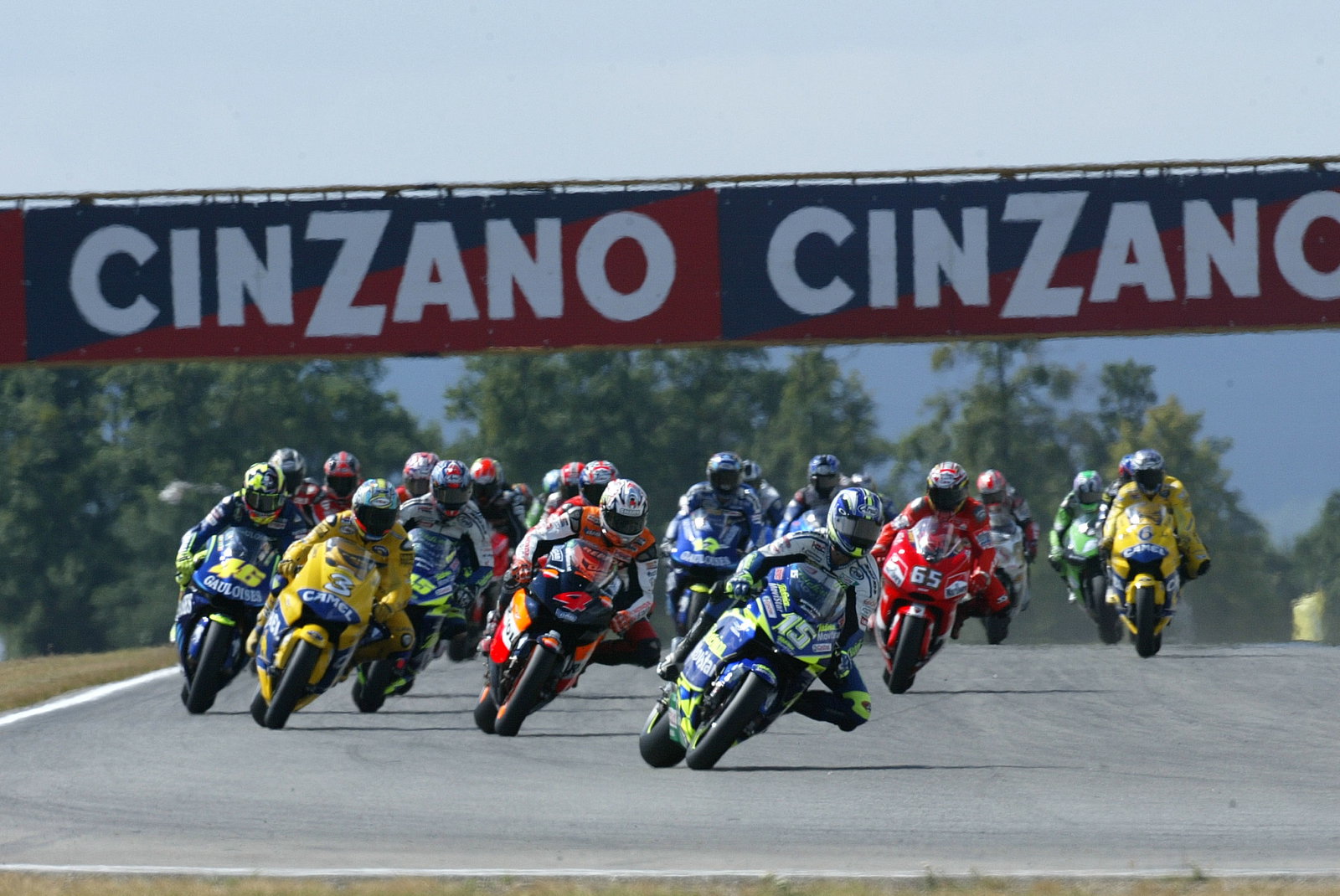 Gibernau leads 1st lap, Czech MotoGP, 2004,