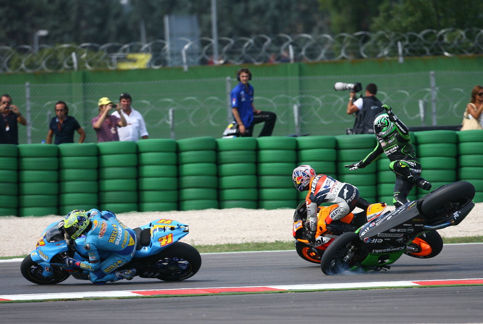 Vermeulen ahead of Pedrosa and de Puniet crash, San Marino MotoGP 2007