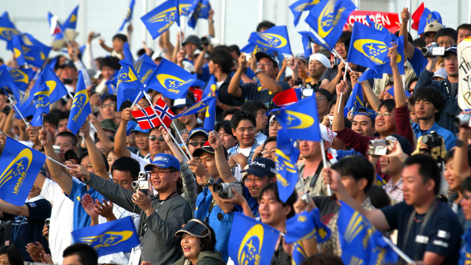 Subaru WRT fans celebrate at the finish area.
Rally Japan 2004, Leg 3, Sunday, 5 September 2004. Ph
