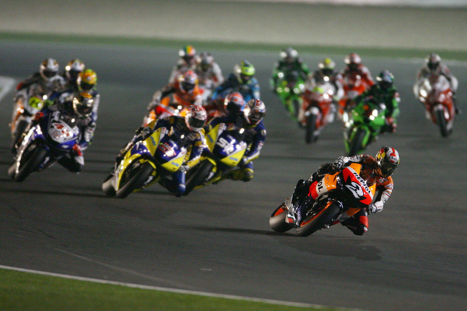 Pedrosa leads at the start, Qatar MotoGP Race 2008