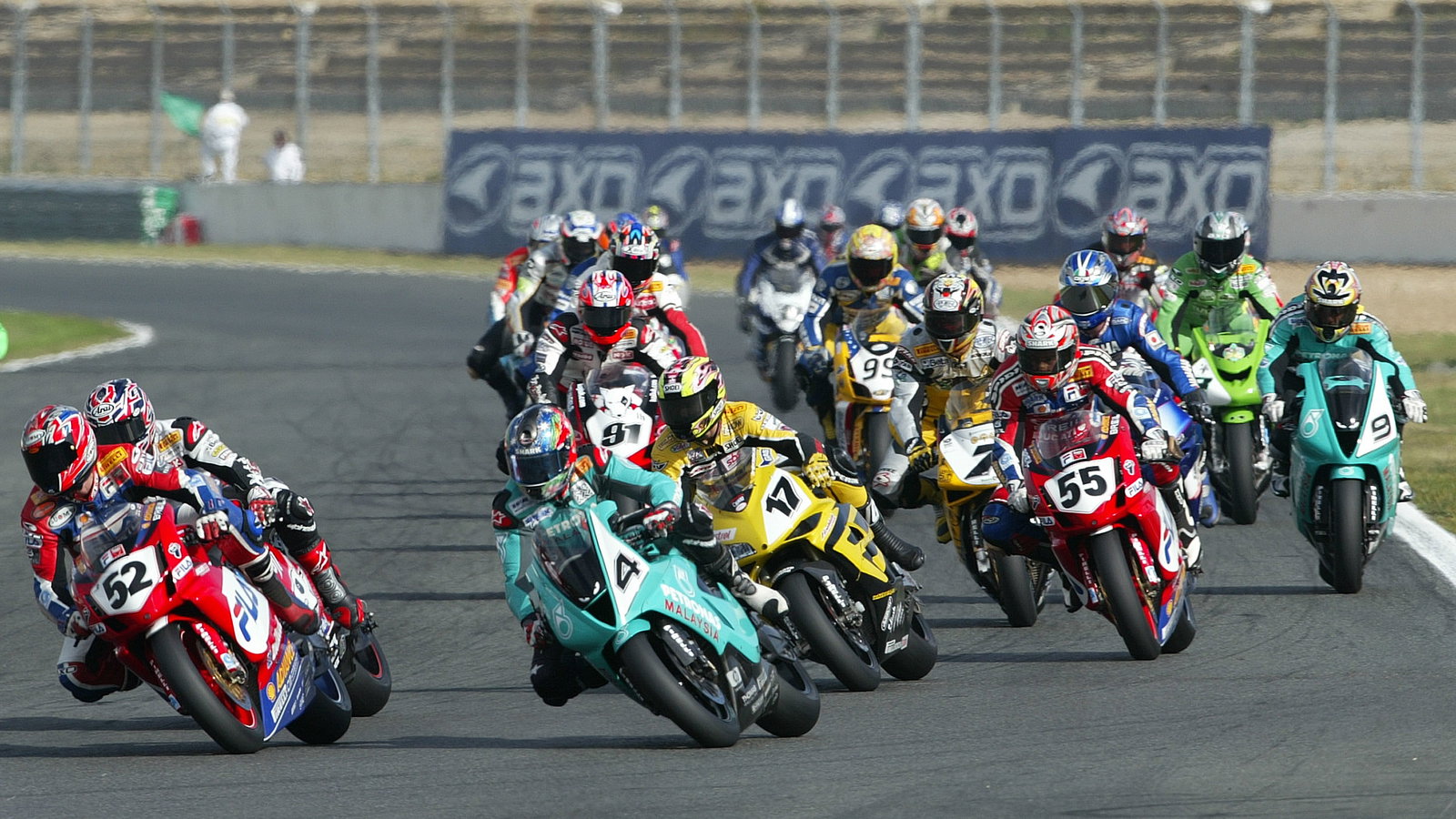 Toseland takes lead from Corser, Start, Magny Cours Race 1 WSBK,2004
