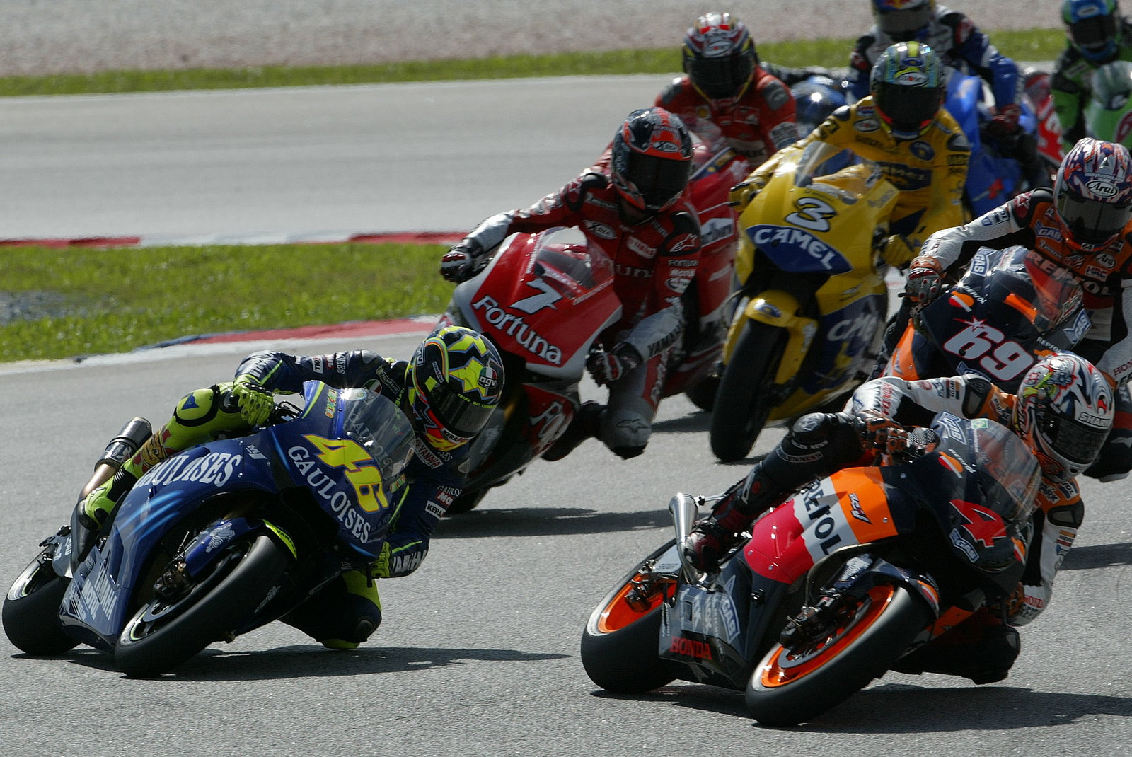 Barros leads on lap one, Malaysian MotoGP Race 2004