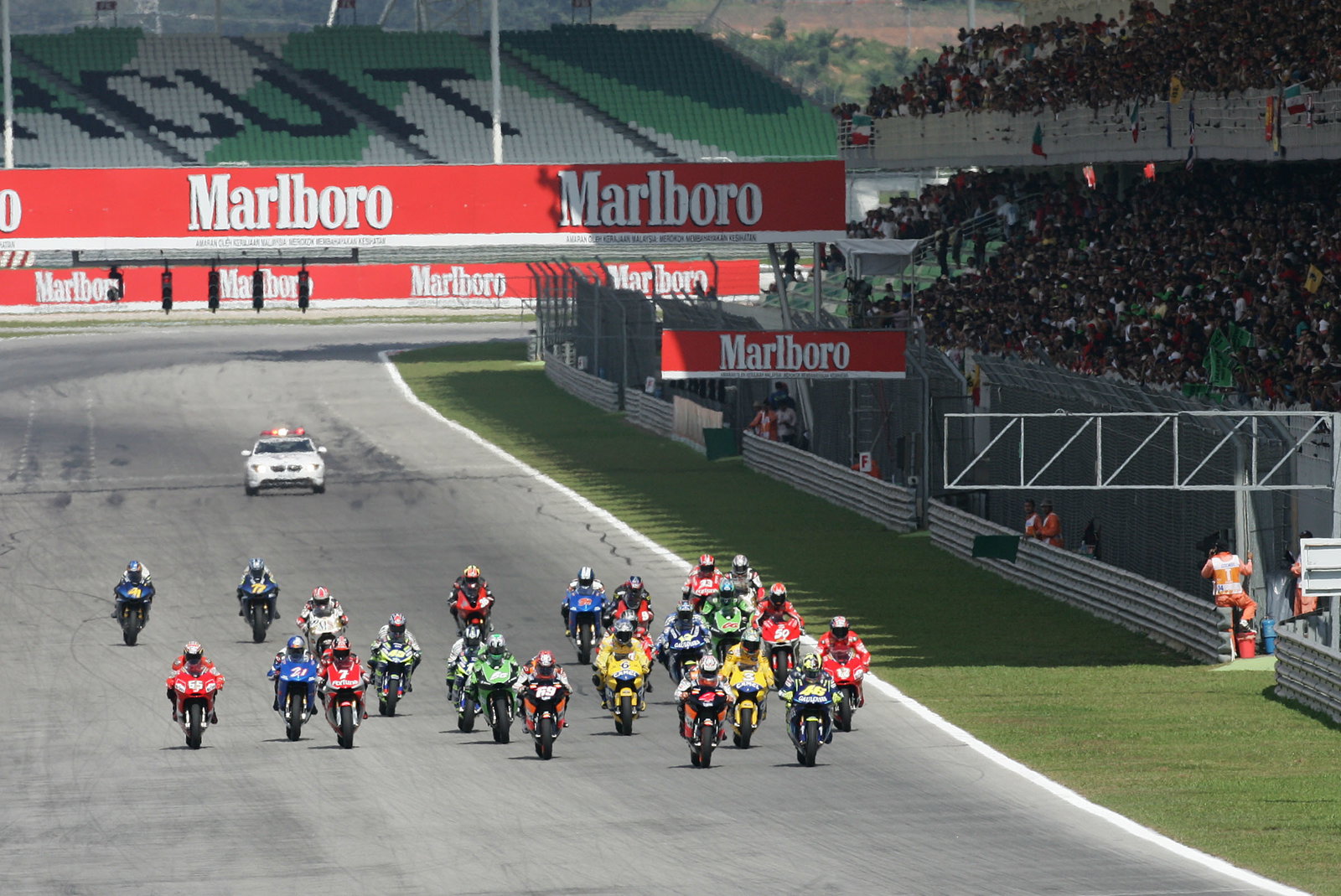 MotoGP race start, Malaysian MotoGP, 2004