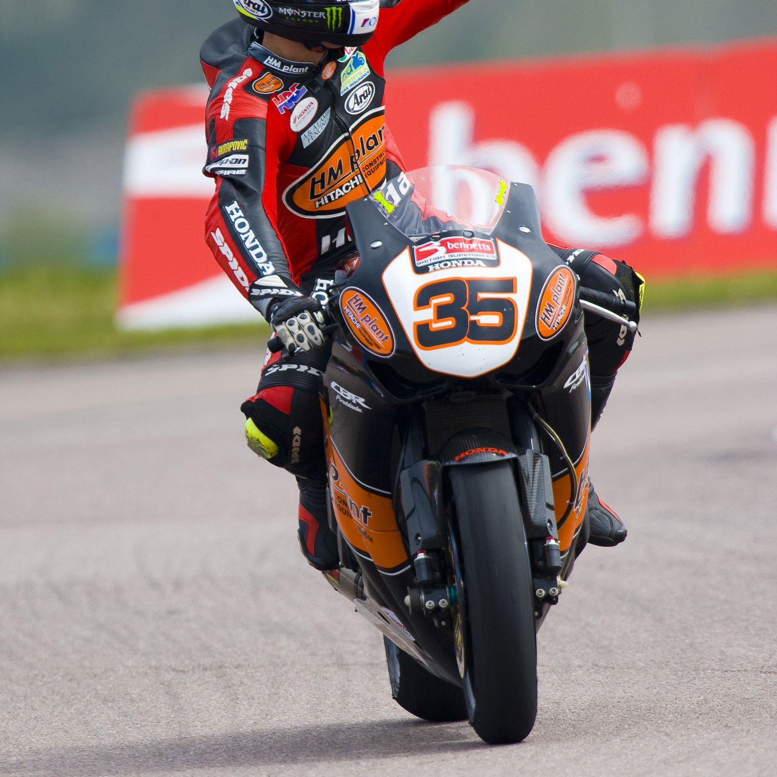 35. Cal Crutchlow HM Plant Honda, Honda CBR1000RR Fireblade, celebrating, race win, race 2