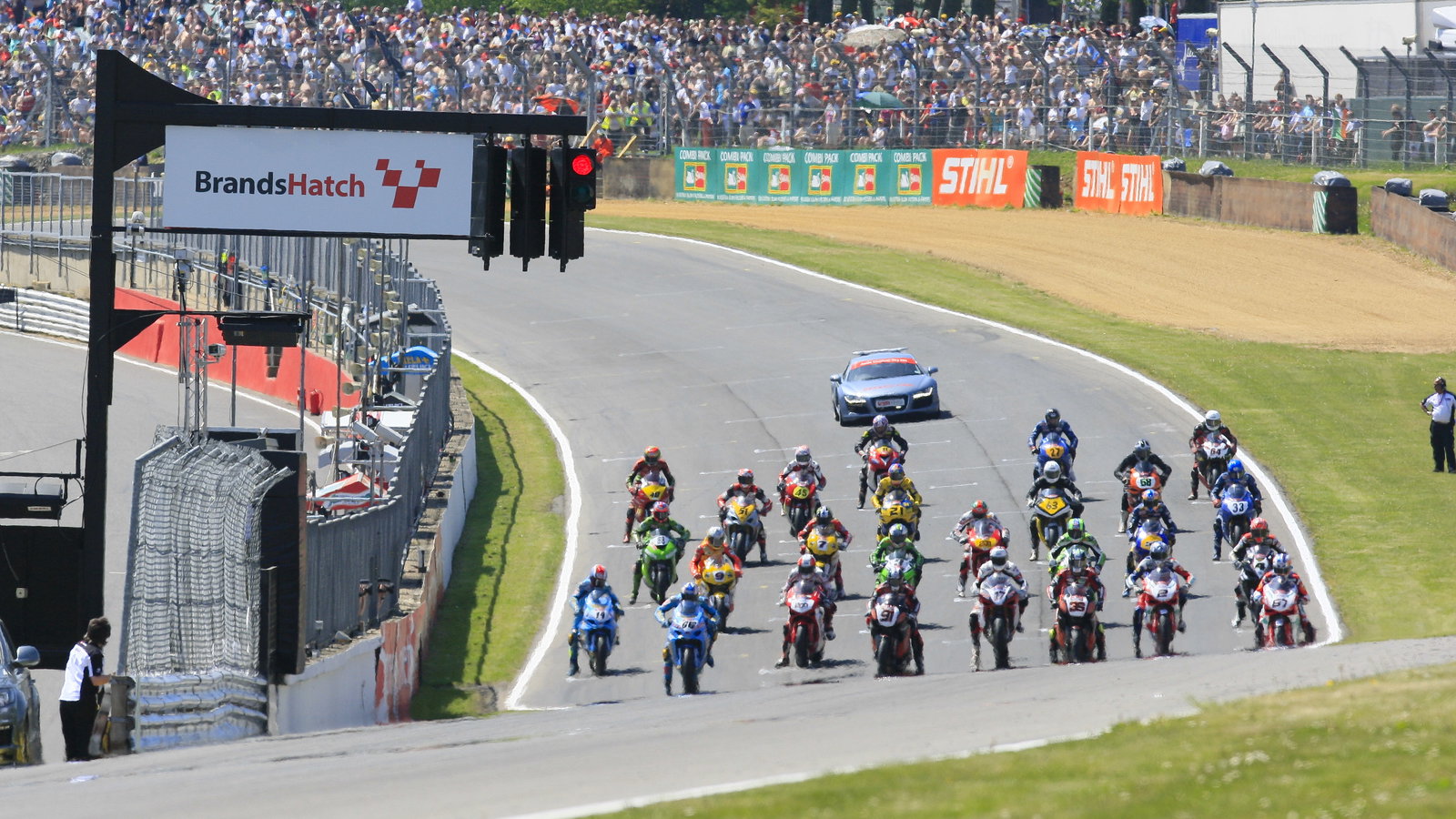 Race one starting grid, lights out