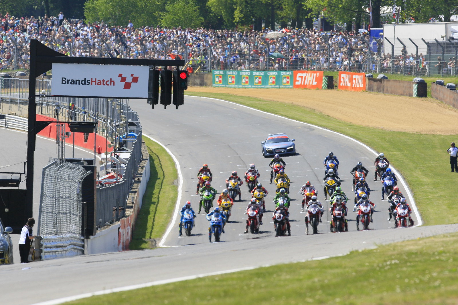 Race one starting grid, lights out