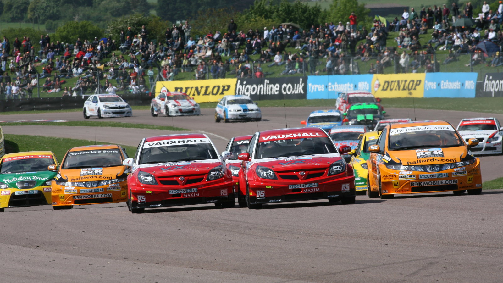 BTCC Start, Race , Tom Onslow-Cole (GBR) - VX Racing Vauxhall Vectra and Fabrizio Giovanardi (ITA) -