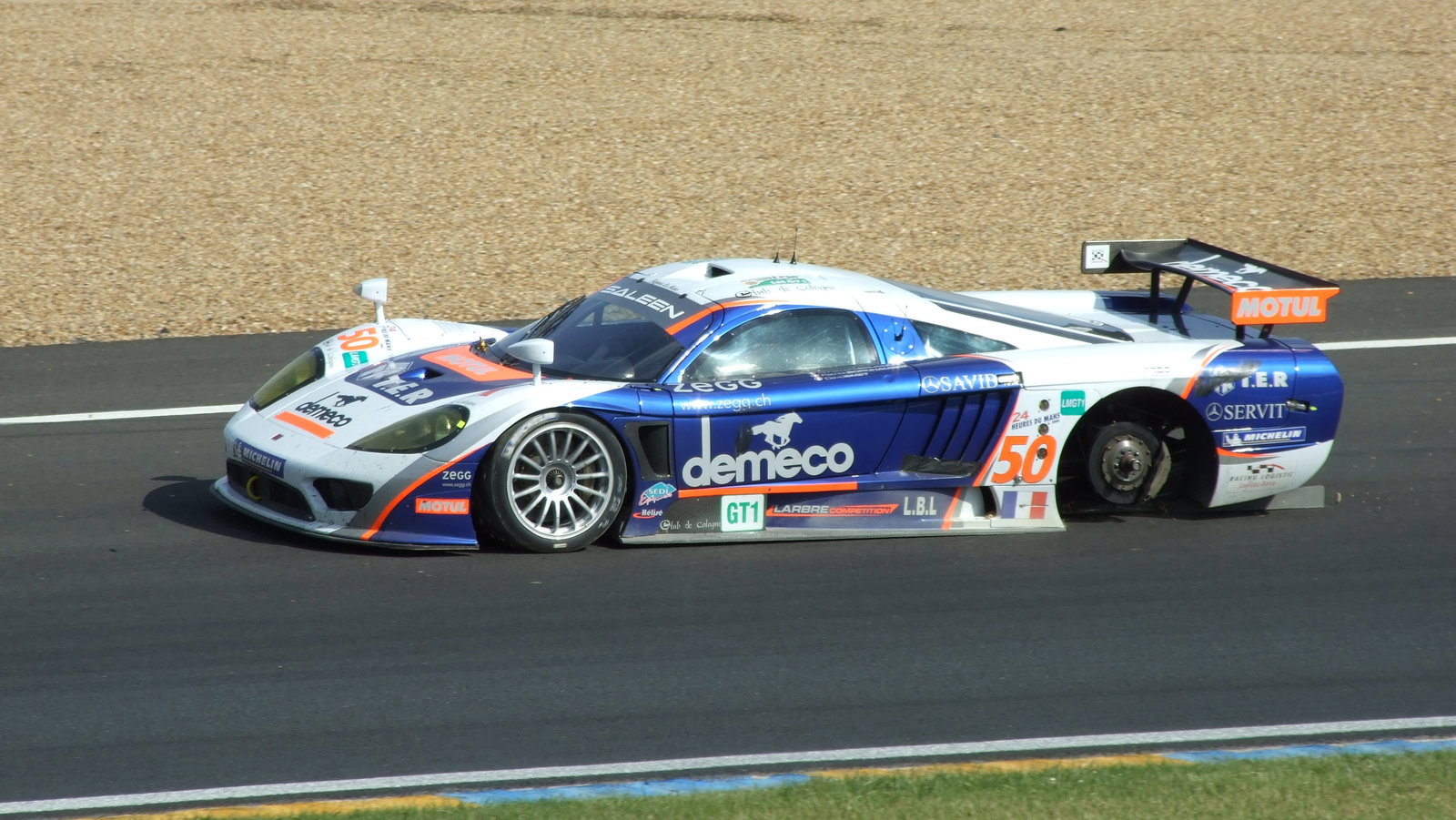 Bouchut, Bornhauser, Smet - Saleen S7R loses a wheel