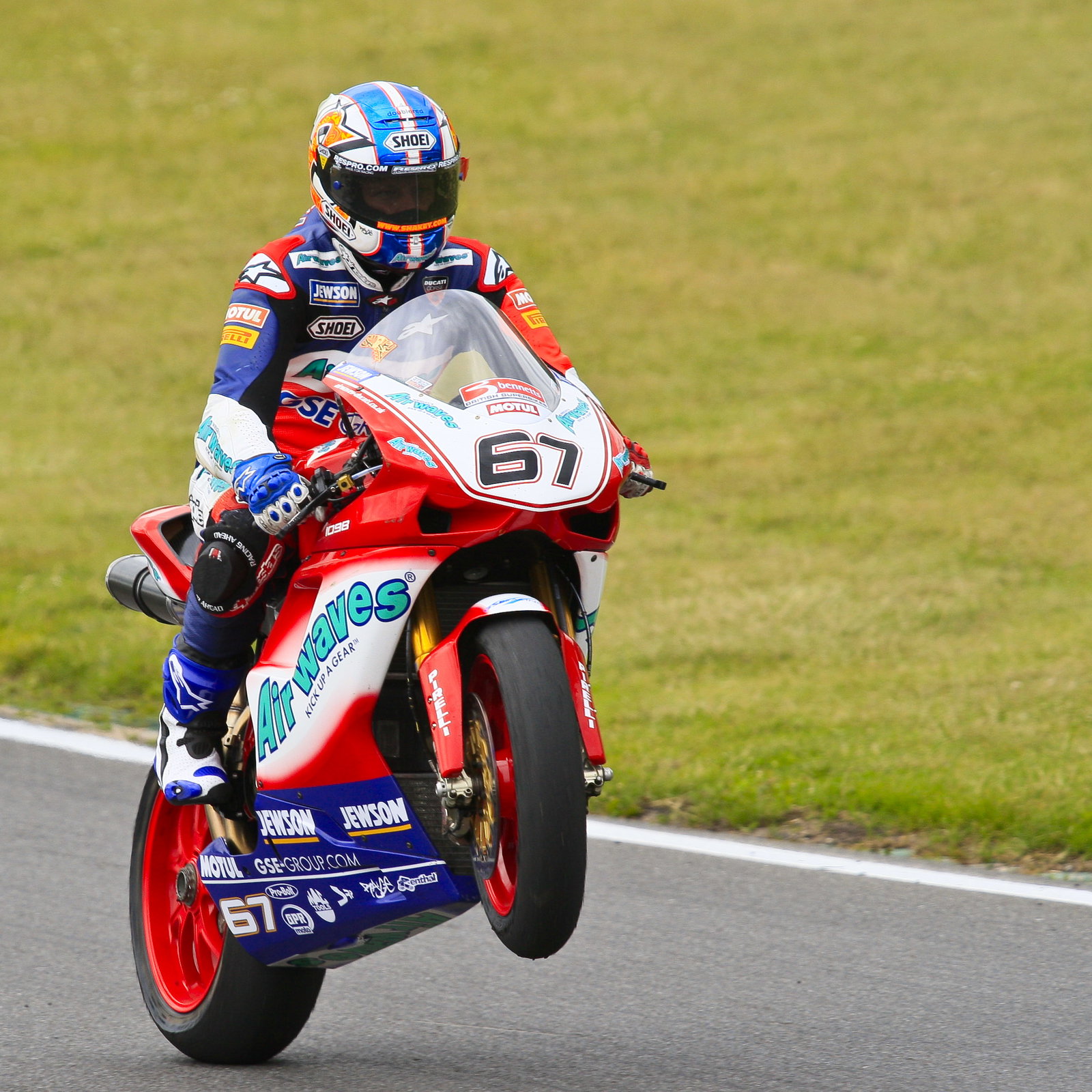 67. Shane Byrne Airwaves Ducati, Ducati 1098R F08 celebrates his win in race one