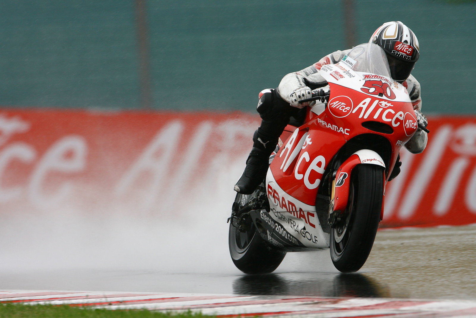 Guintoli slides, German MotoGP Race 2008