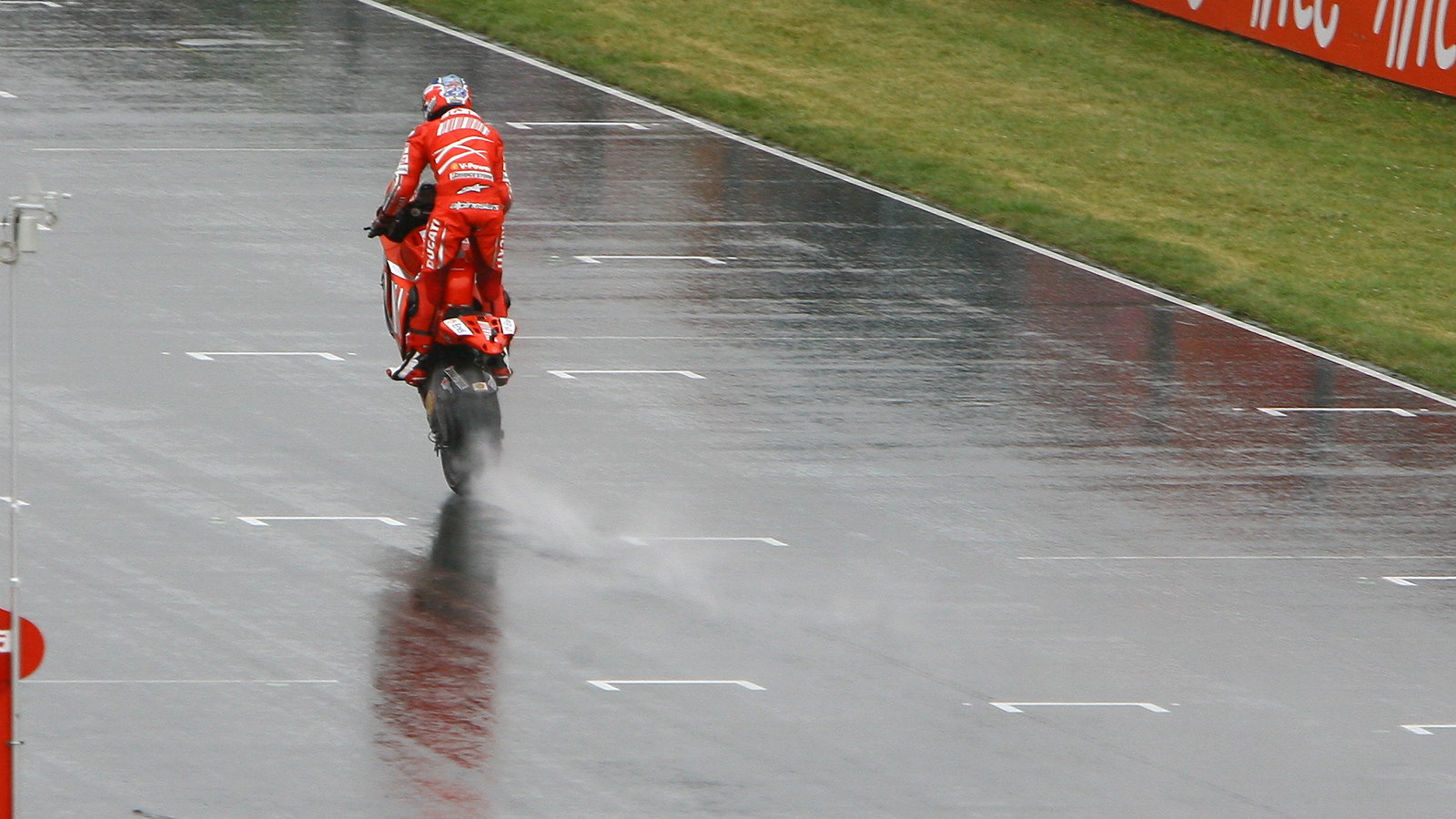 Stoner wins, German MotoGP Race 2008