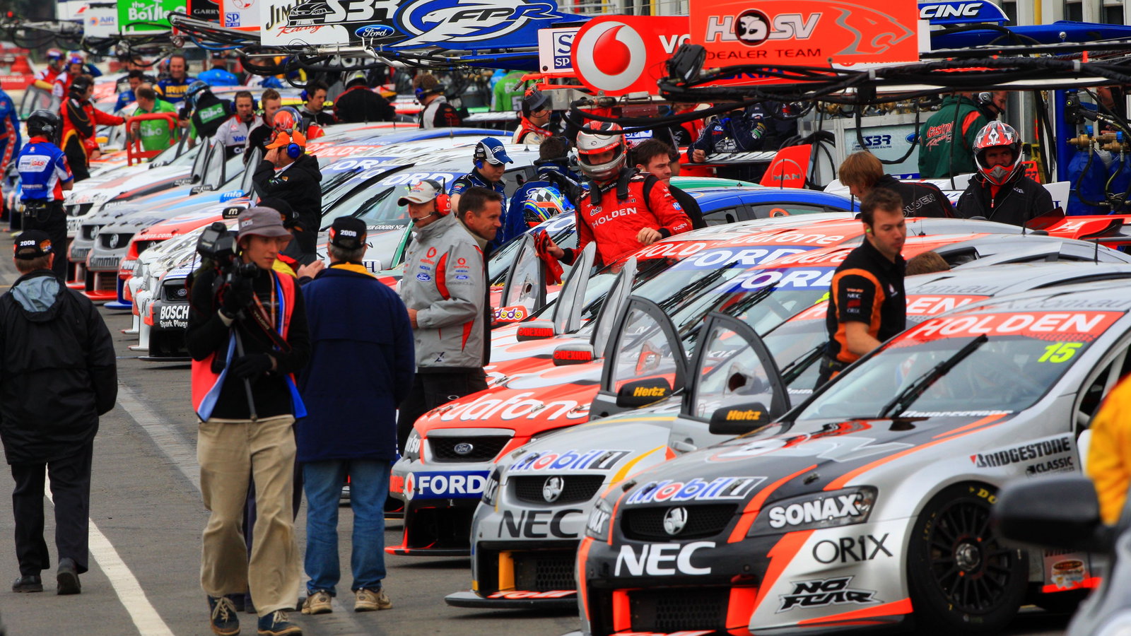 Garth Tander (aust) Toll HRT Commodore climb into his car on the pre grid in pit laneV8 Supercars Rd