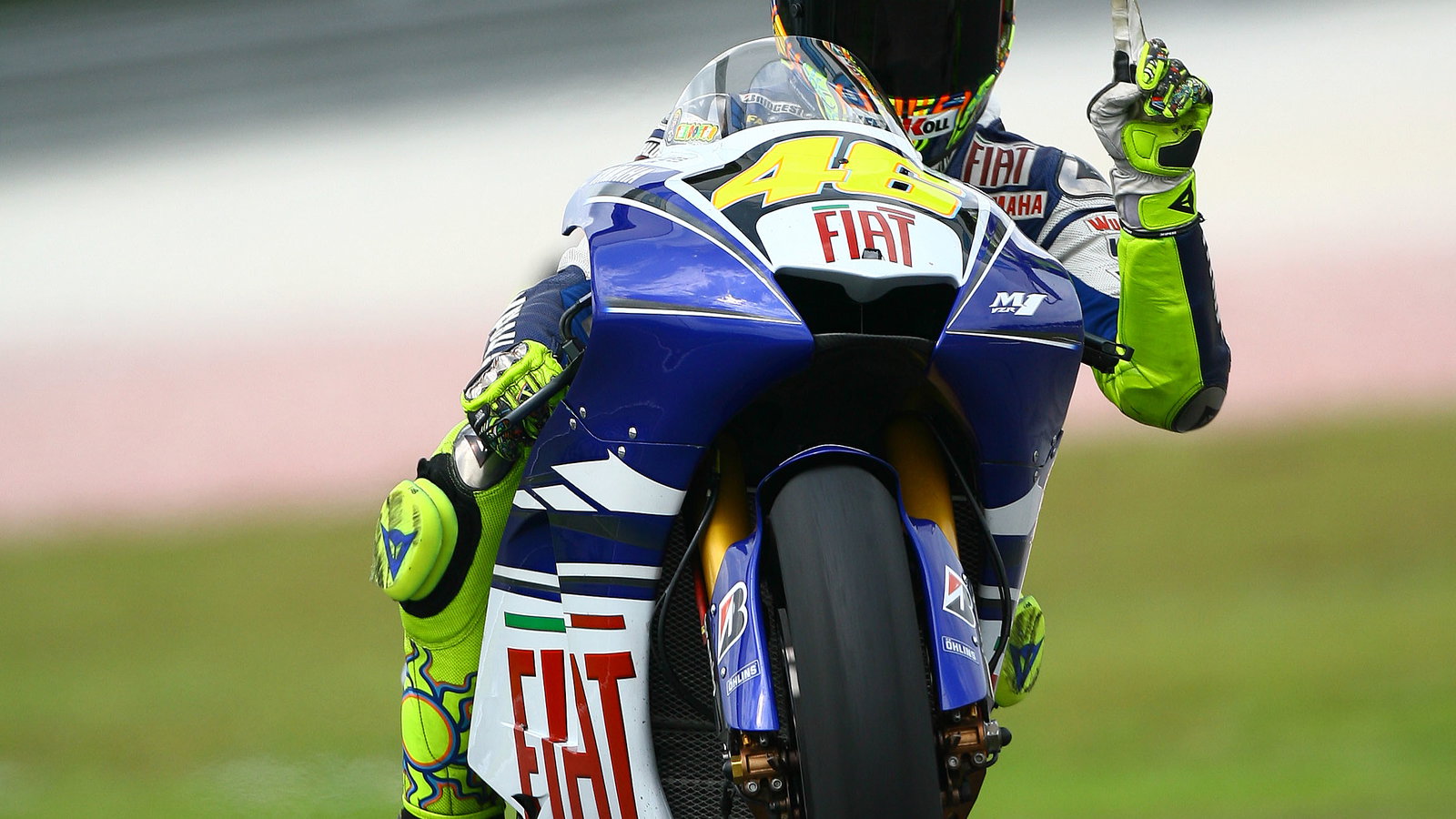 Rossi wheelies and waves, Malaysian MotoGP 2008