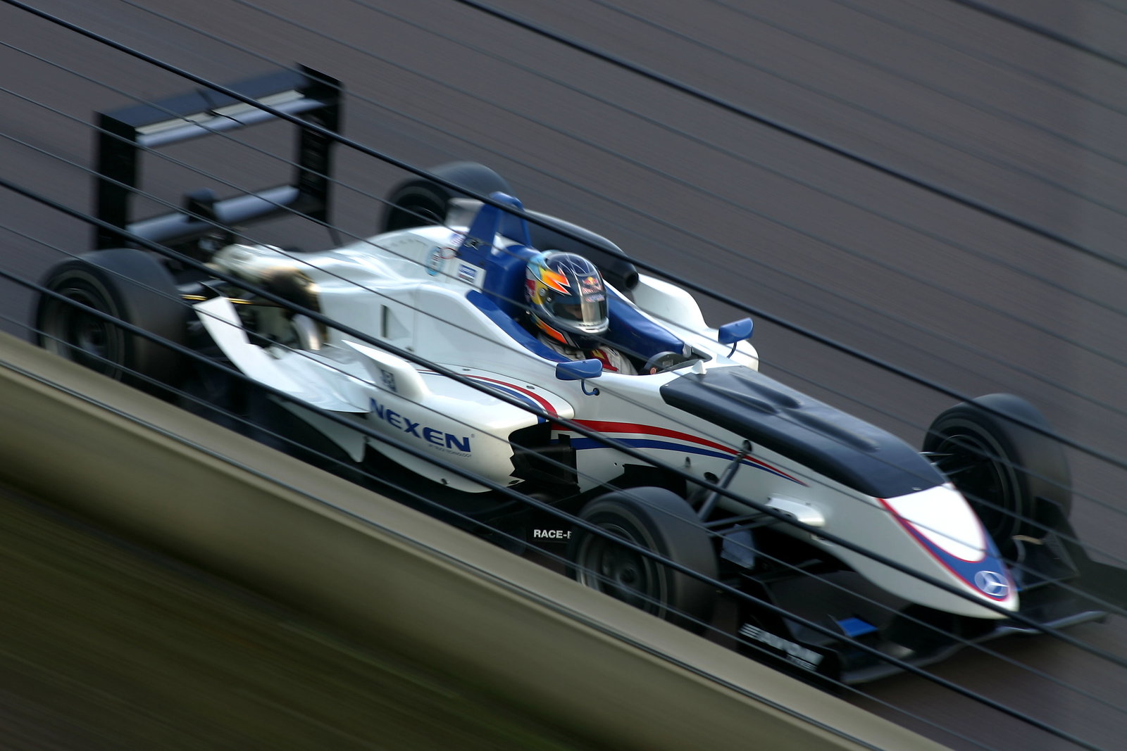 Oli Oakes (GBR) - Carlin Motorsport Dallara Mercedes