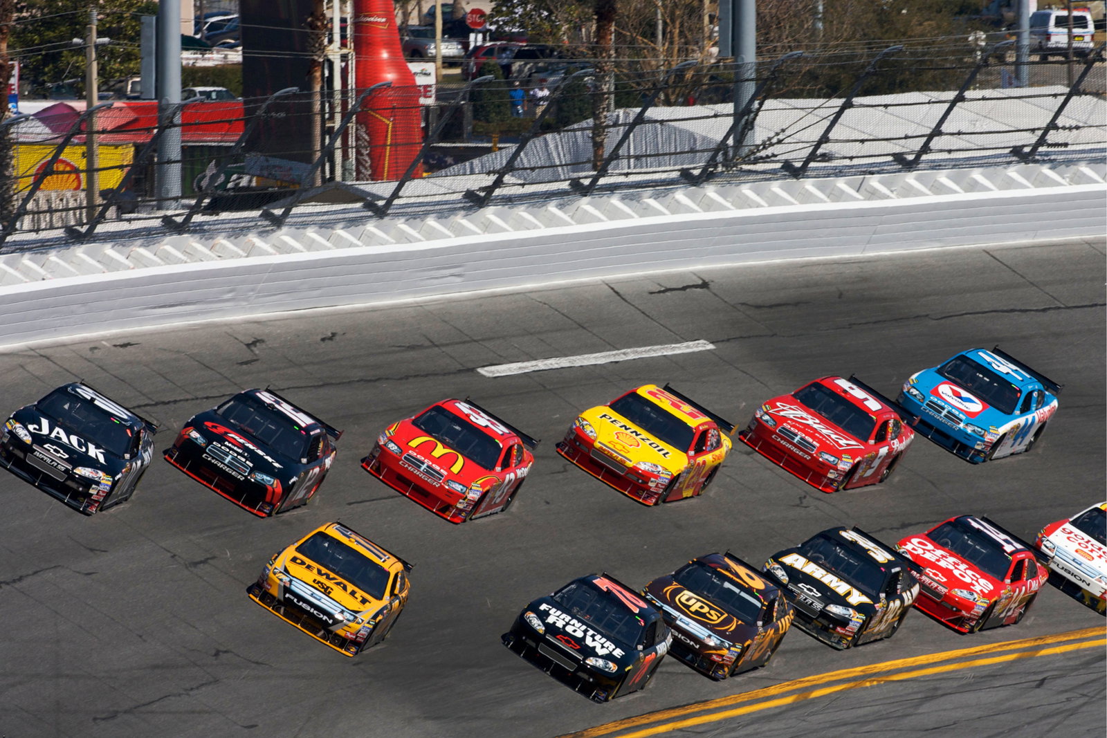 Casey Mears, Richard Childress Racing Chevrolet and Matt Kenseth, Roush Fenway Racing Ford lead a gr