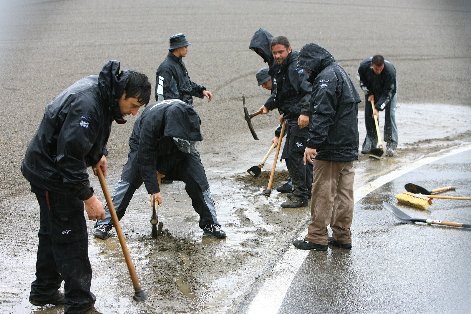 Trying to clear the track, Japanese MotoGP 2009