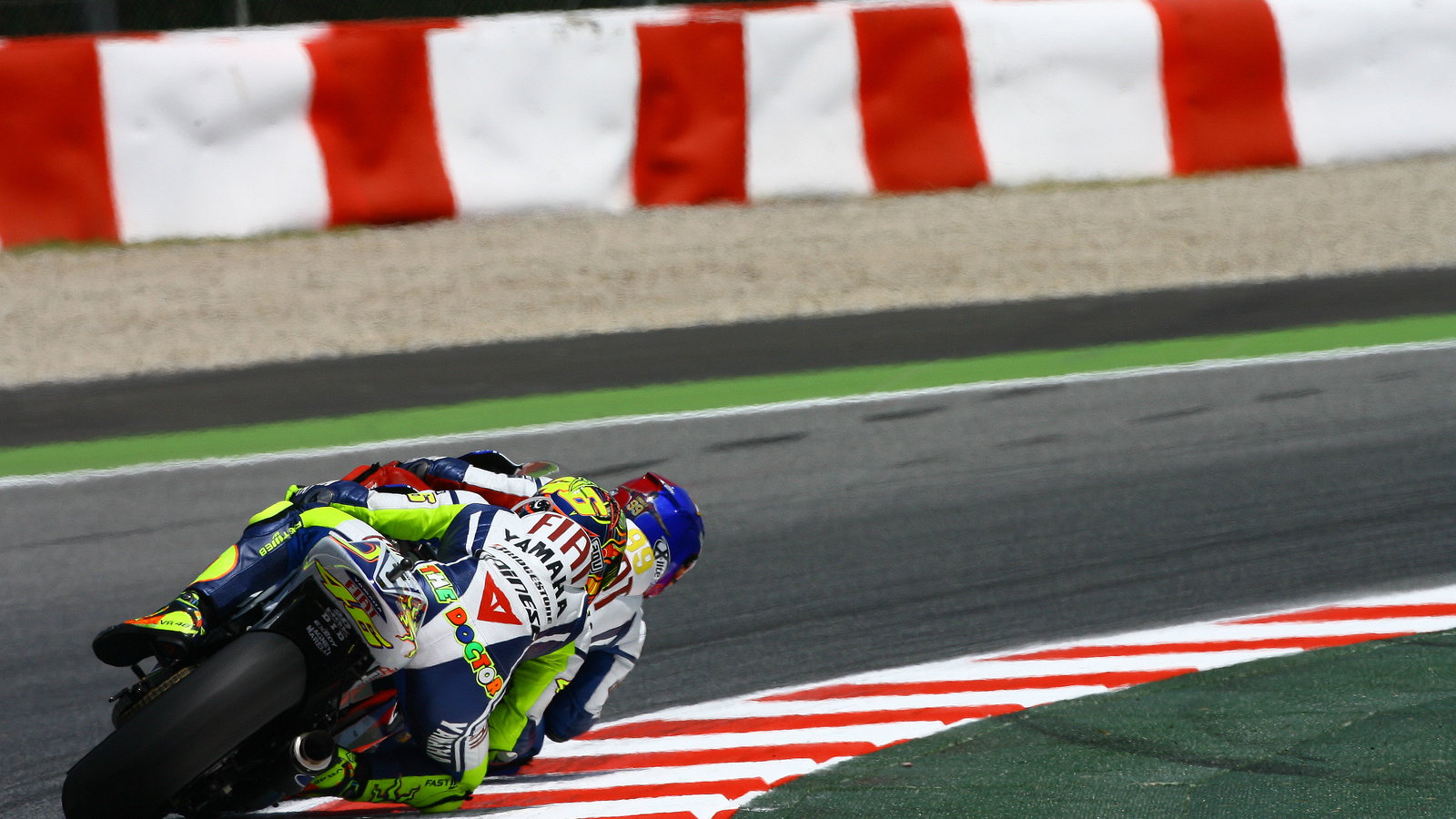 Lorenzo and Rossi last lap overtake, Catalunya MotoGP 2009