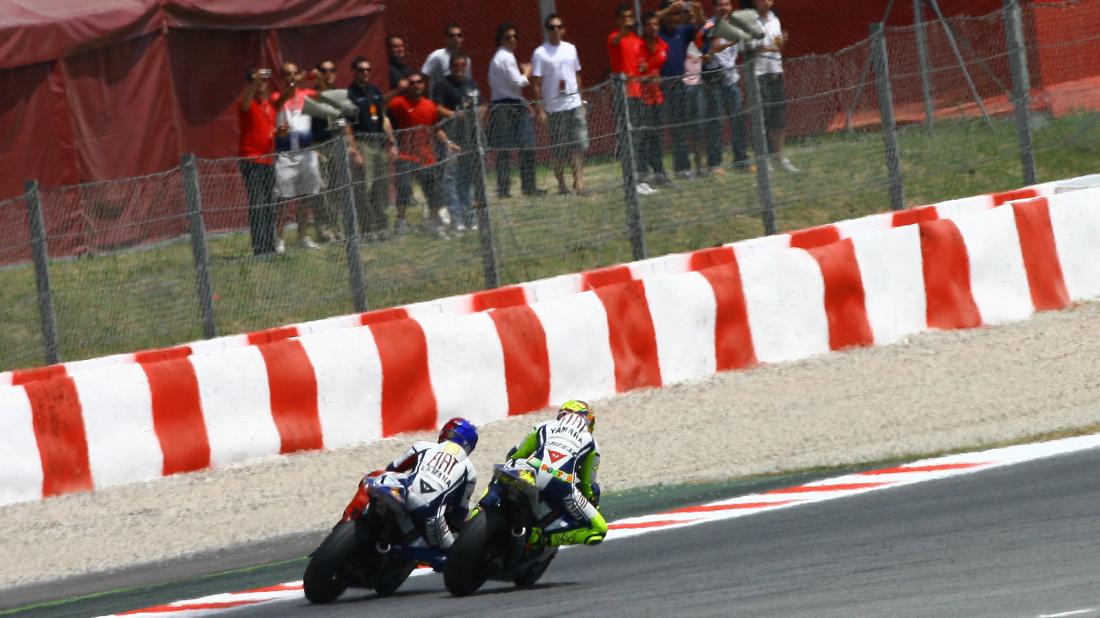 Lorenzo and Rossi last lap overtake, Catalunya MotoGP 2009