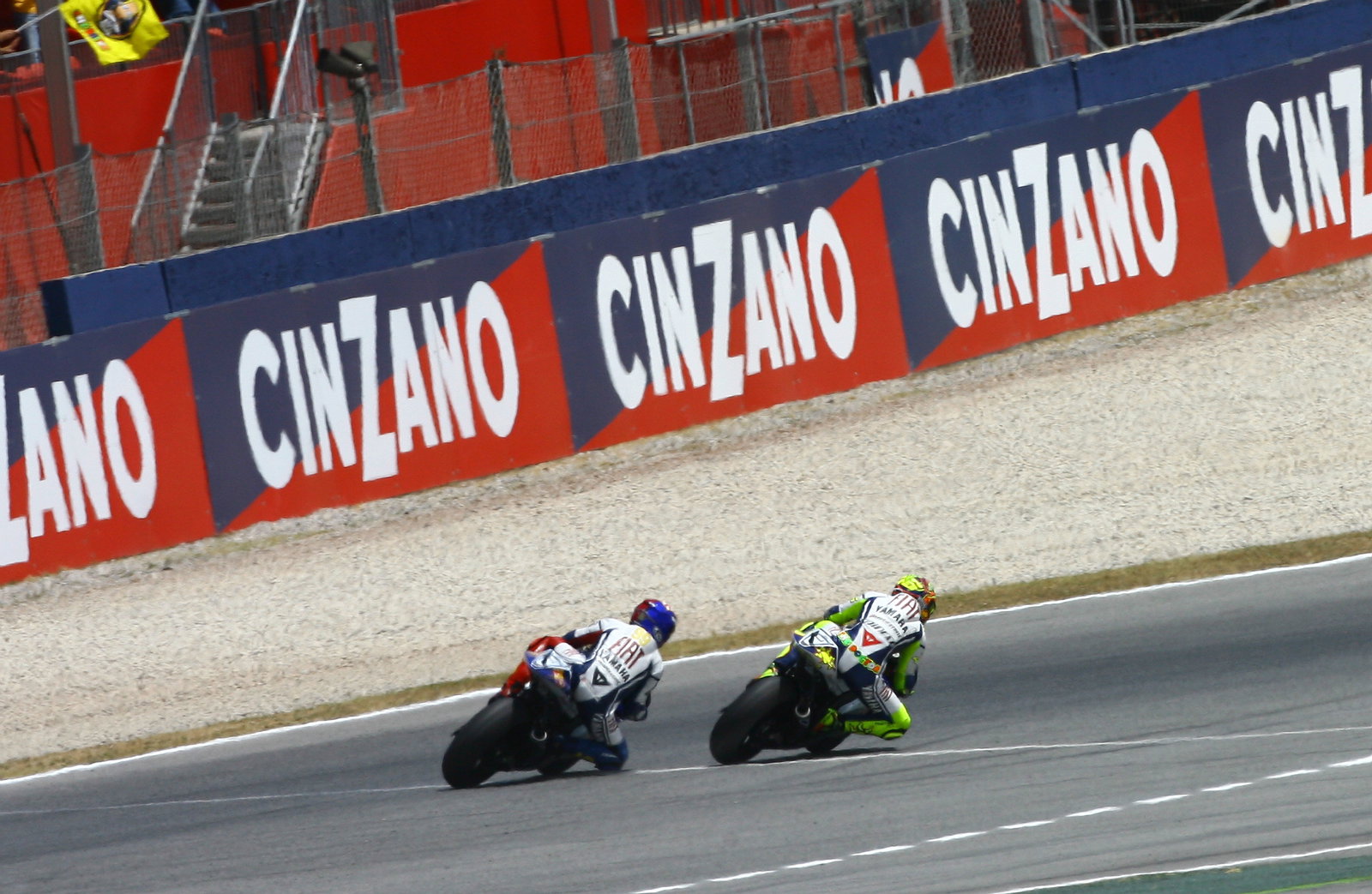 Lorenzo and Rossi last lap overtake, Catalunya MotoGP 2009