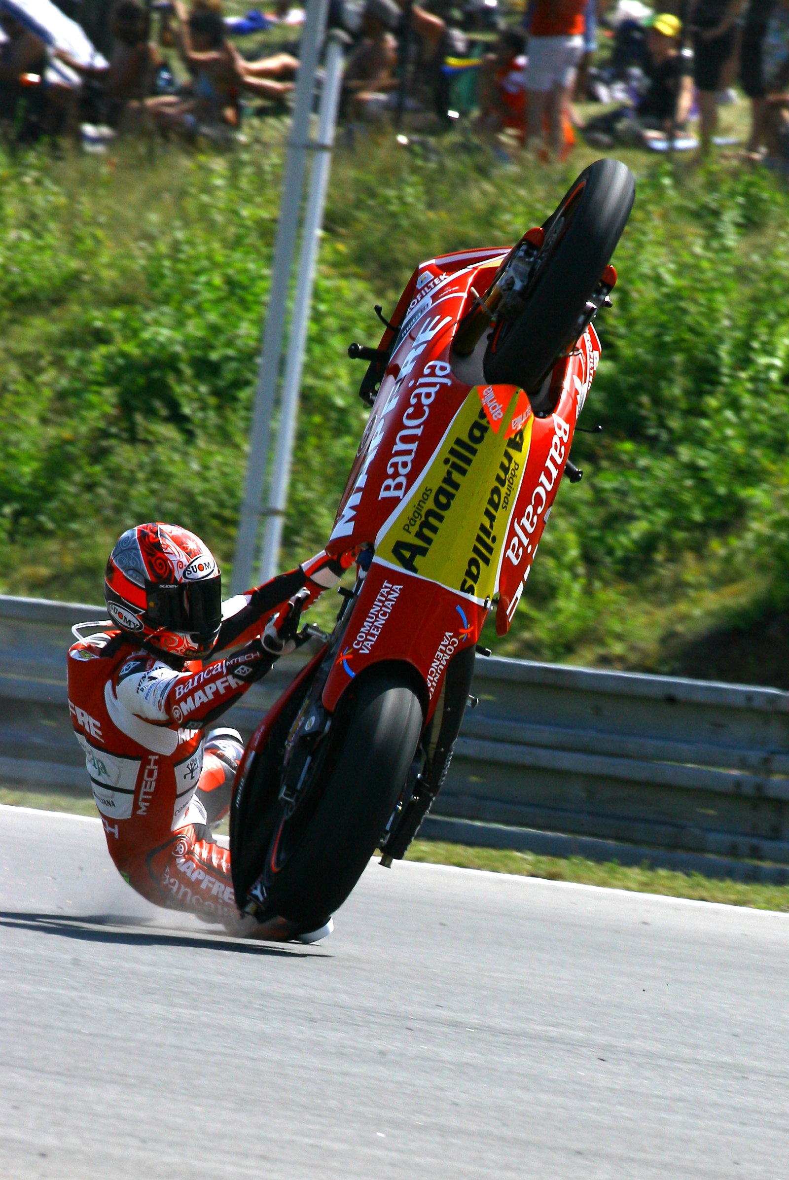 Bautista crashes after wheelie, Czech MotoGP 2009