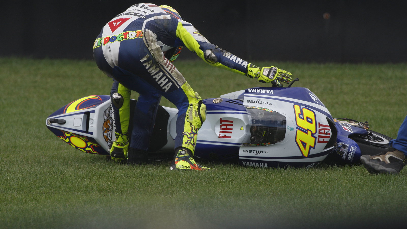 Rossi crashes, Indianapolis MotoGP 2009