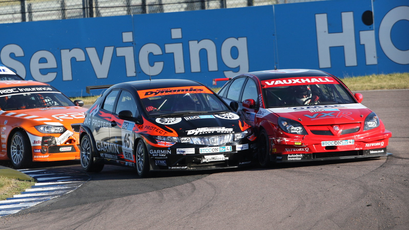 Johnny Herbert (GBR) Team Dynamics Honda and Fabrizio Giovanardi (ITA) - VX Racing Vauxhall Vectra