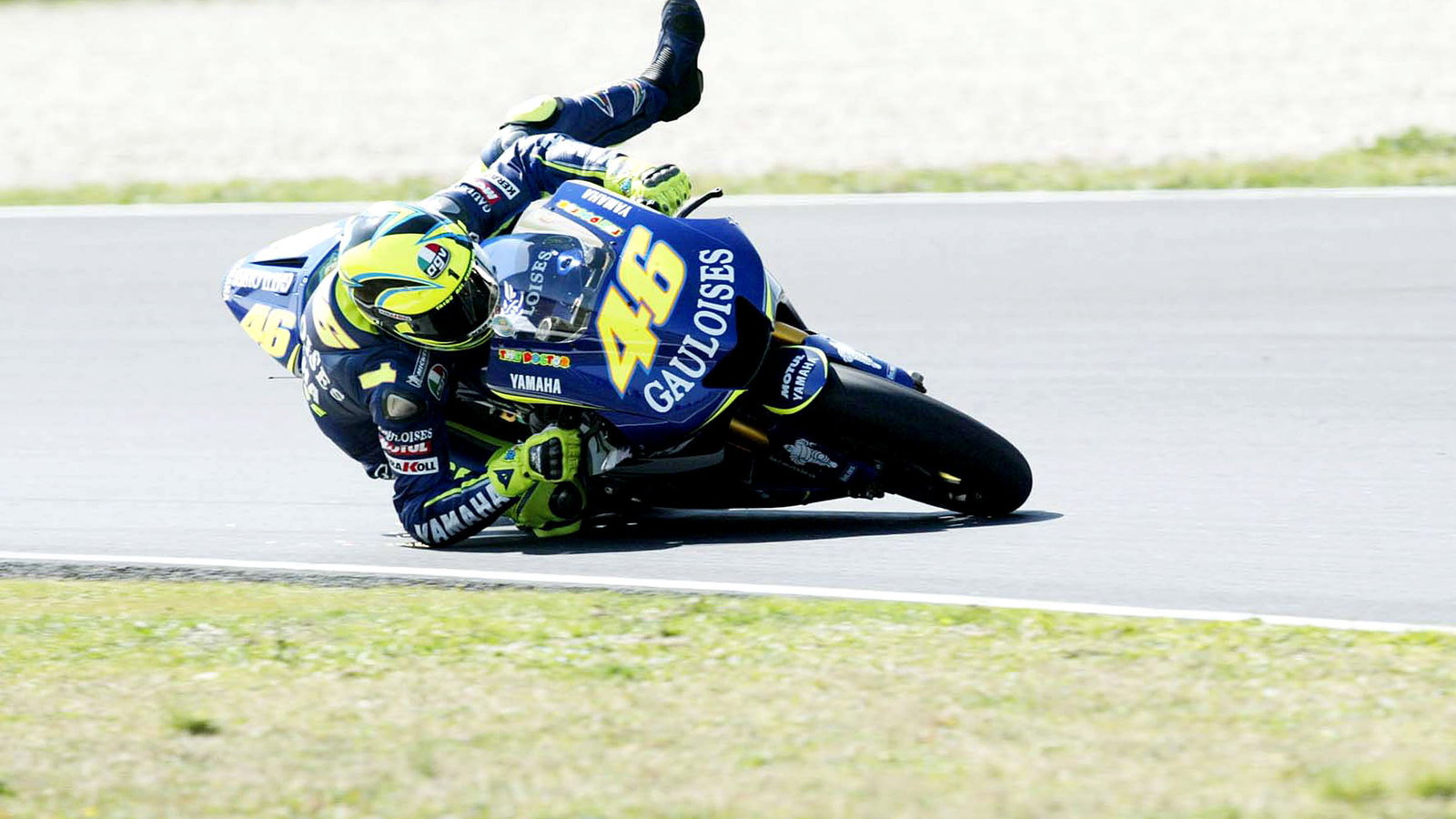Rossi`s miracle save, Barcelona MotoGP IRTA tests, March 2005