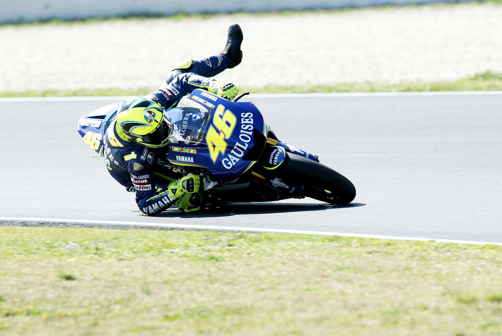 Rossi`s miracle save, Barcelona MotoGP IRTA tests, March 2005