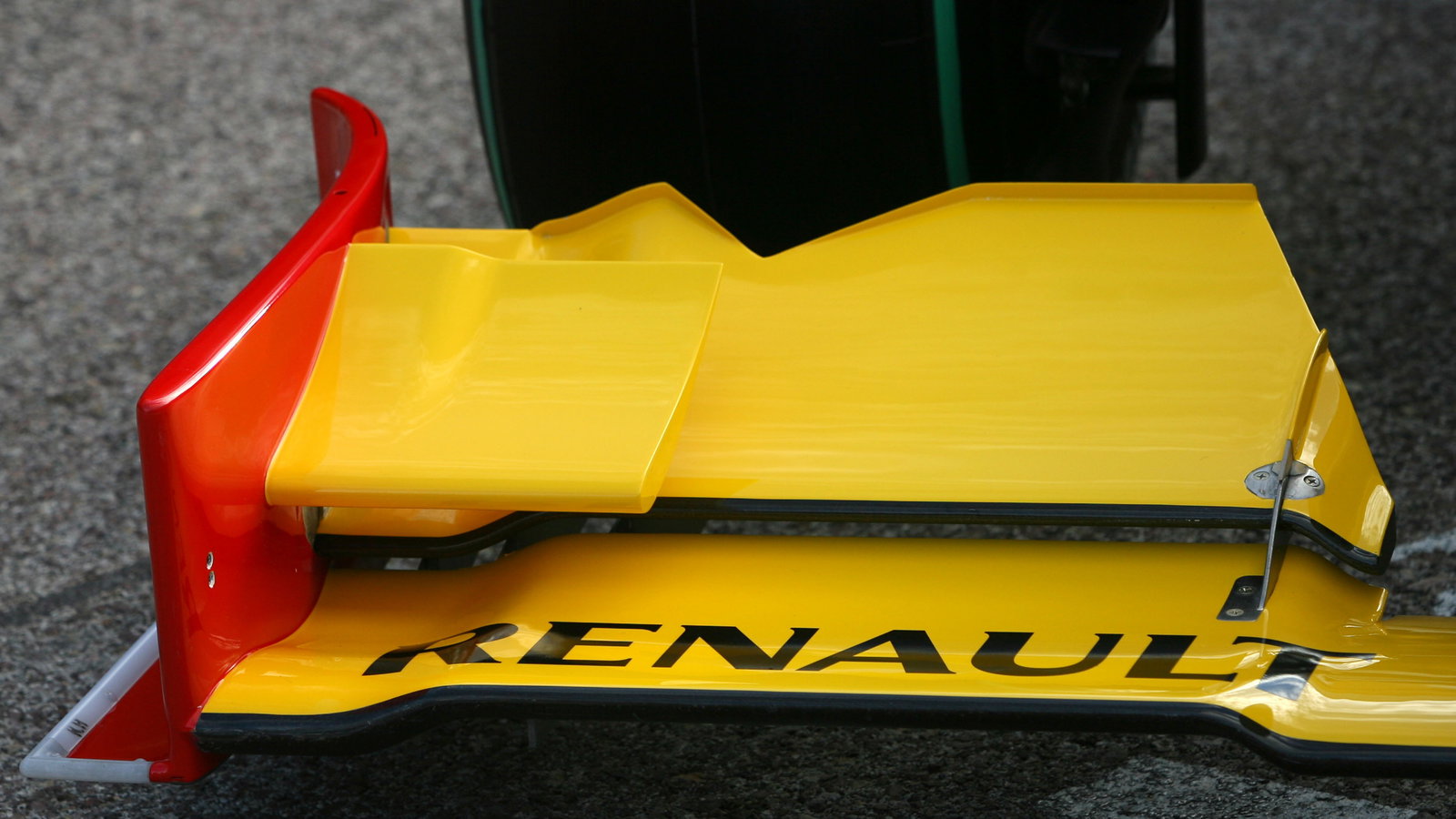 31.01.2010 Valencia, Spain New Renault R30, front wing detail - Renault F1 Team Launch -