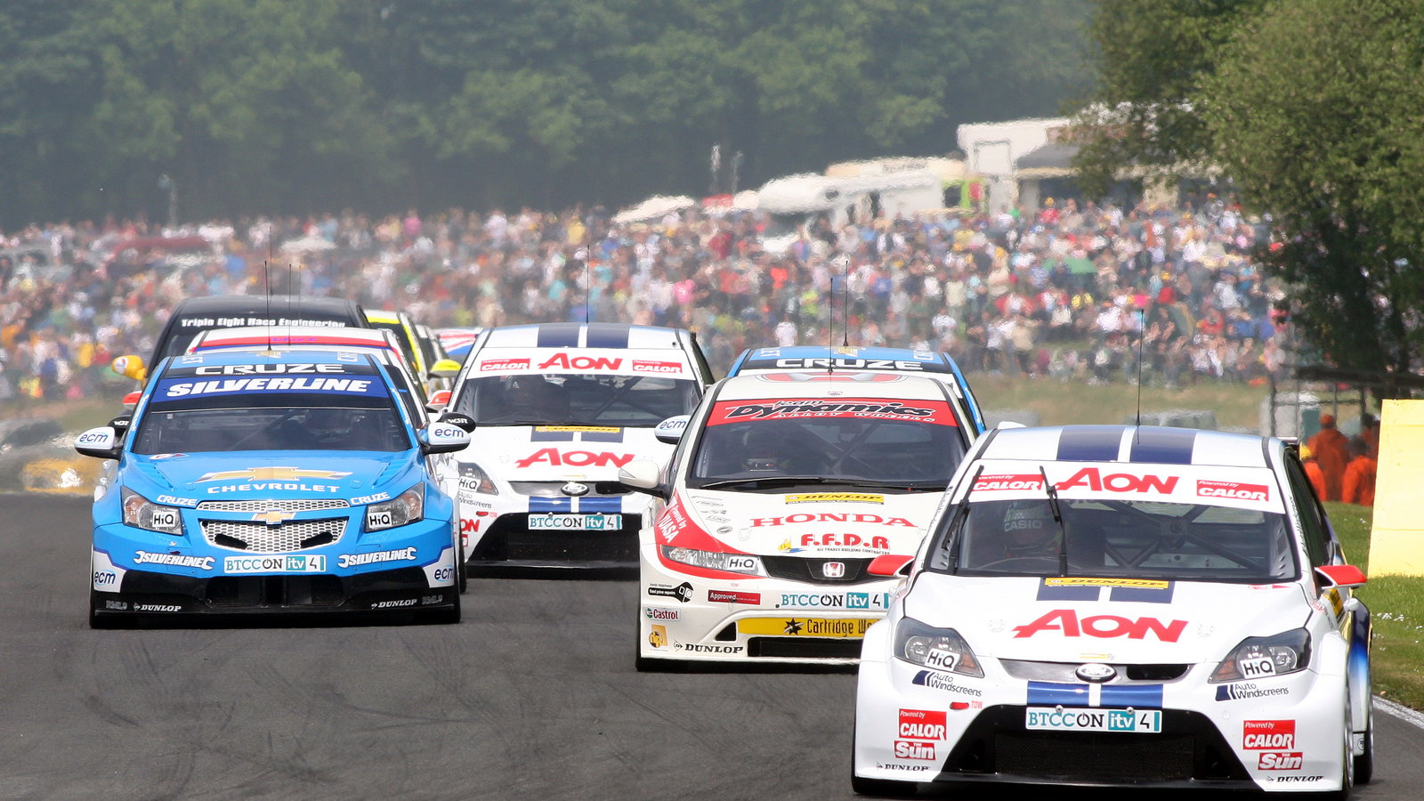 Start, Tom Onslow Cole (GBR) Team Aon Arena Ford leads